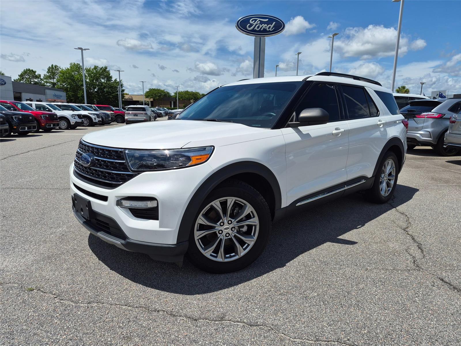 Star White Metallic Tri-Coat 2021 Ford Explorer SUV / Crossover Rear-Wheel Drive Automatic