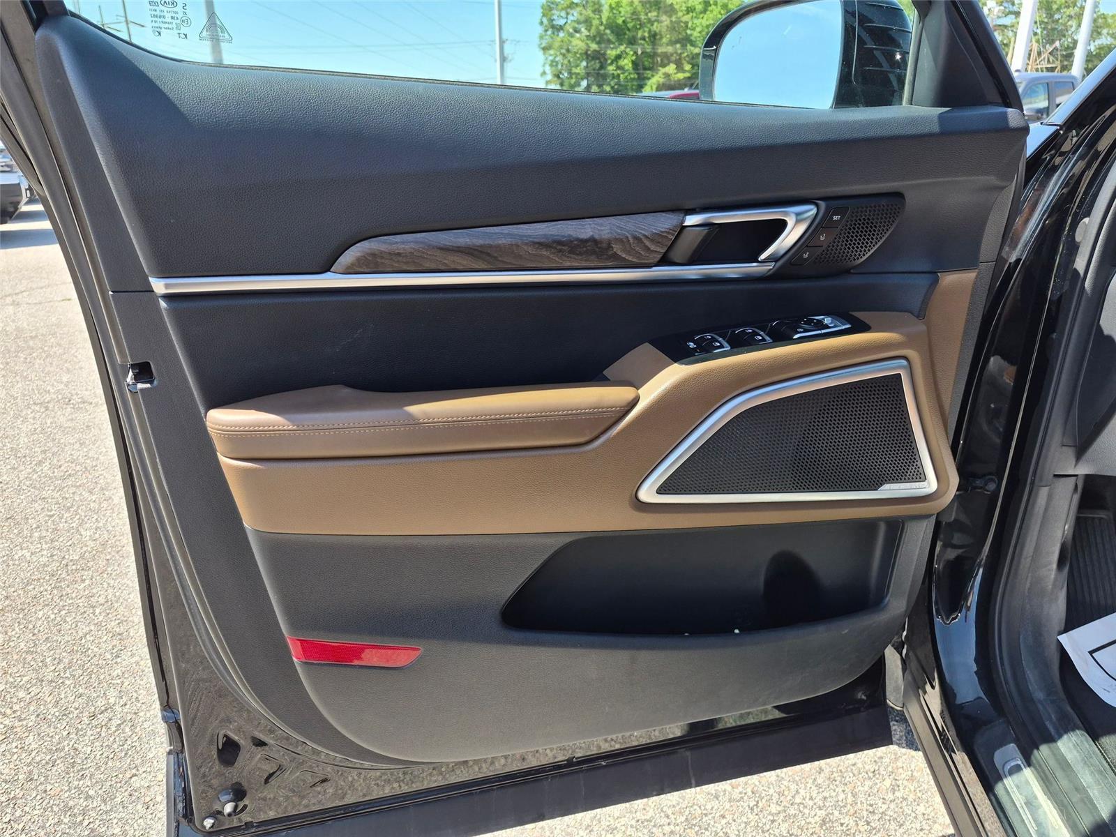 Used 2020 Ebony Black Kia SX image 11