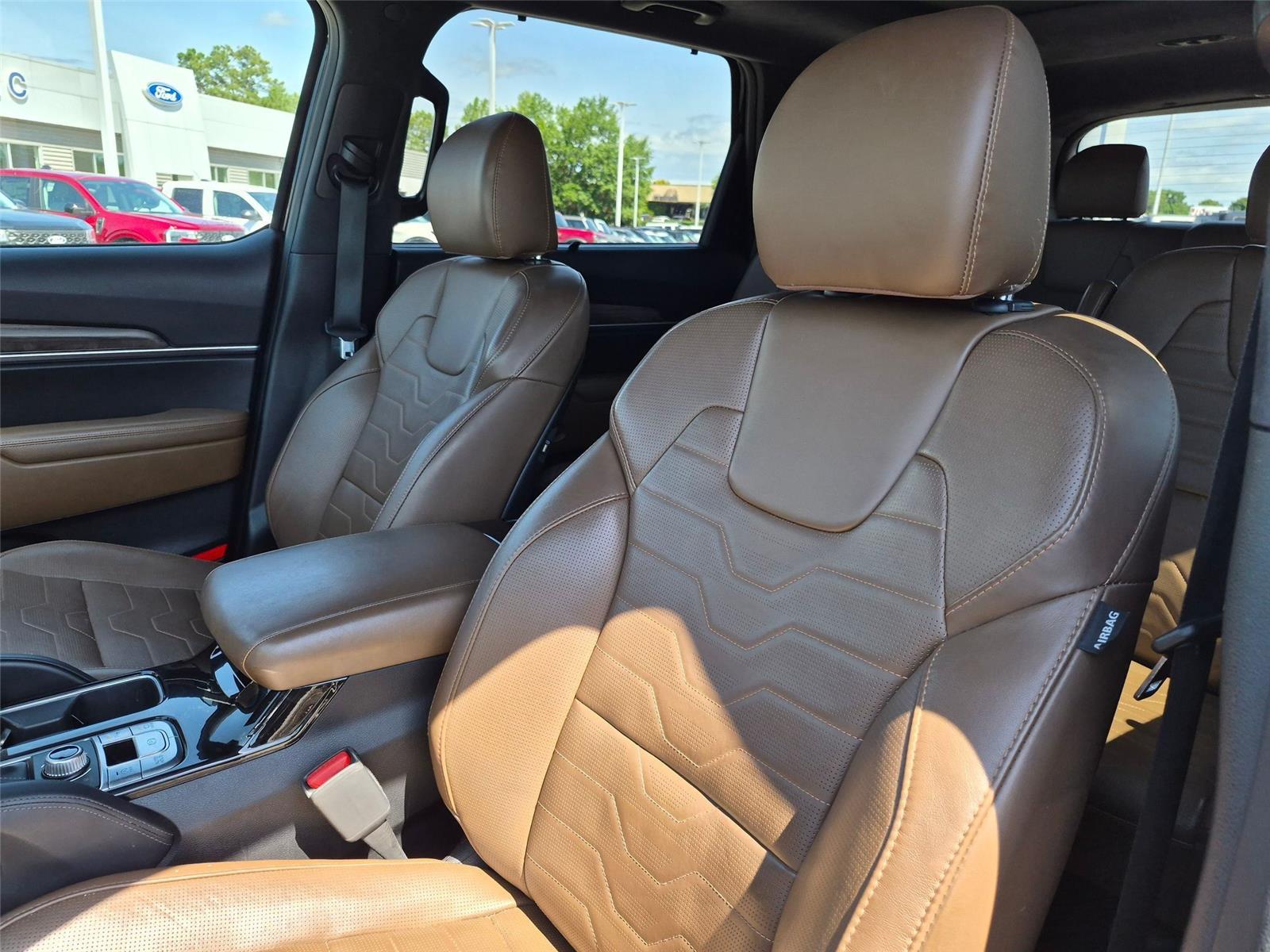 Used 2020 Ebony Black Kia SX image 13