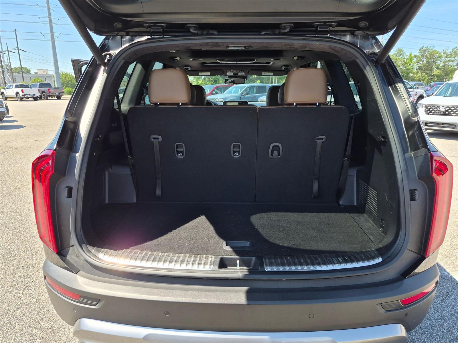Used 2020 Ebony Black Kia SX image 29