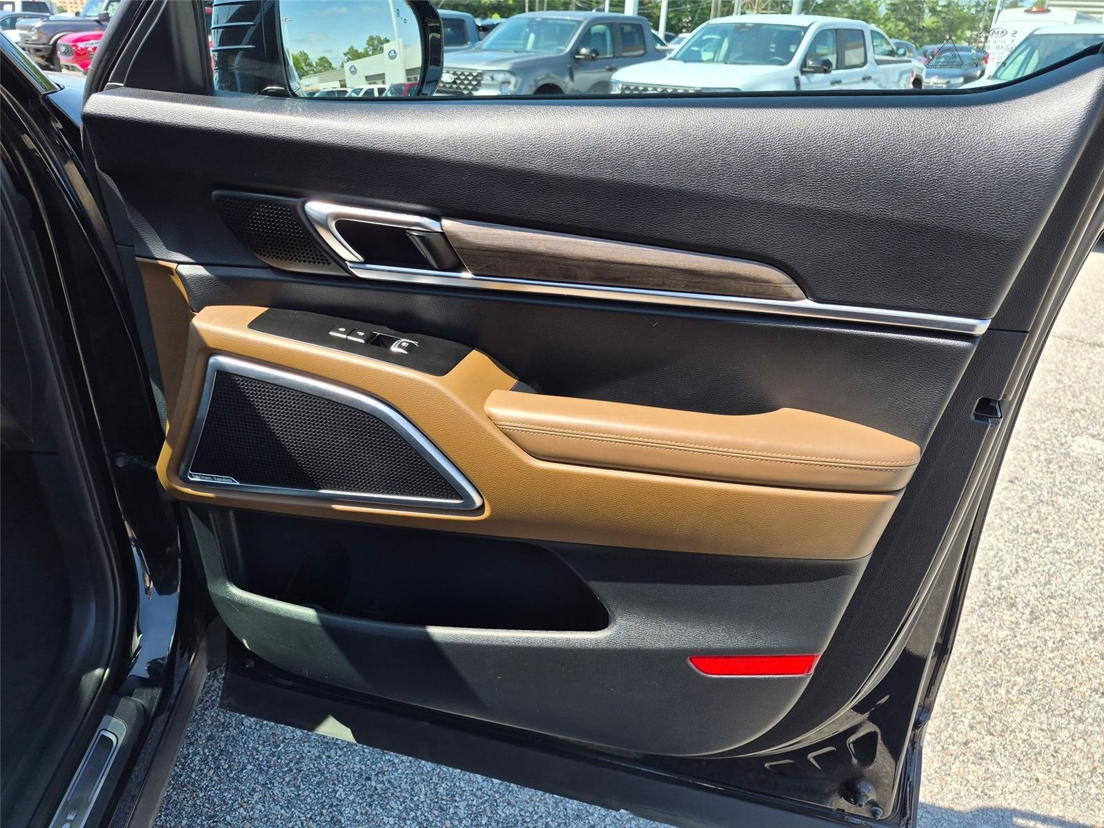 Used 2020 Ebony Black Kia SX image 31