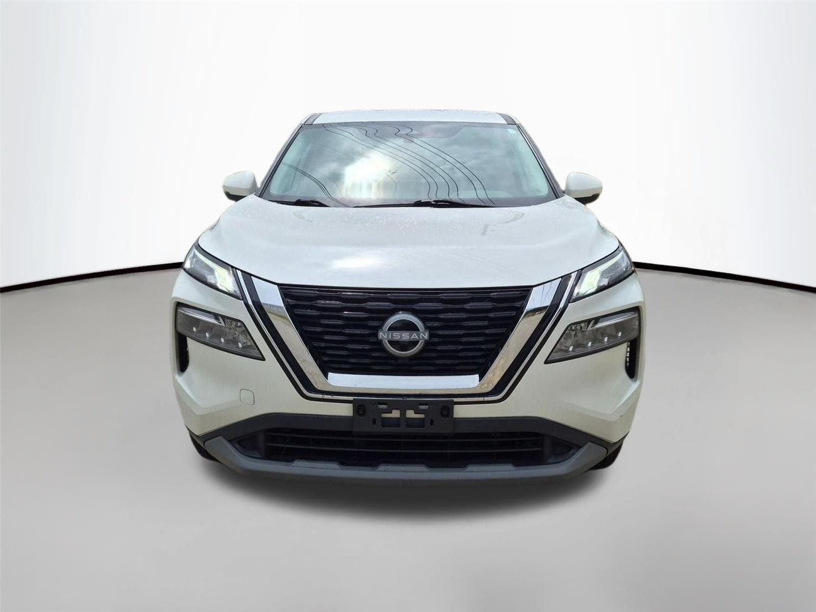 Used 2022 Pearl White Tricoat Nissan SV image 2