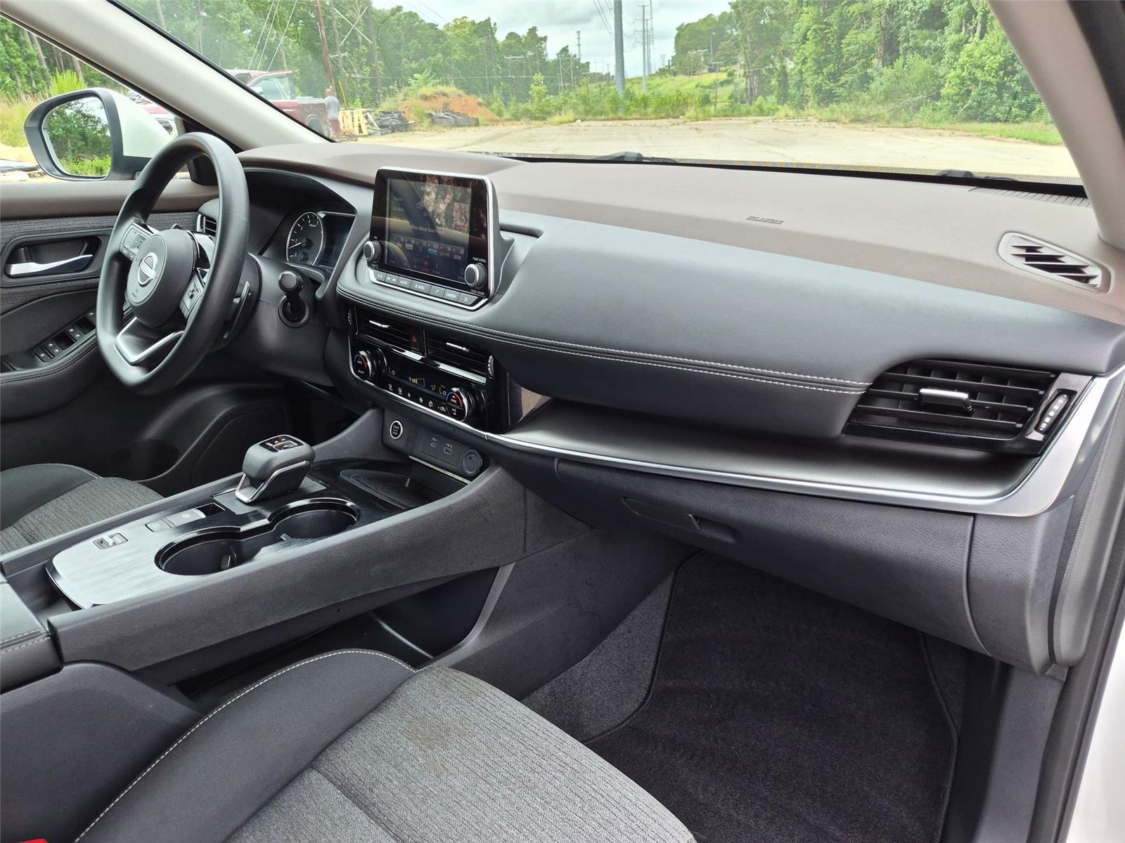 Used 2022 Pearl White Tricoat Nissan SV image 31