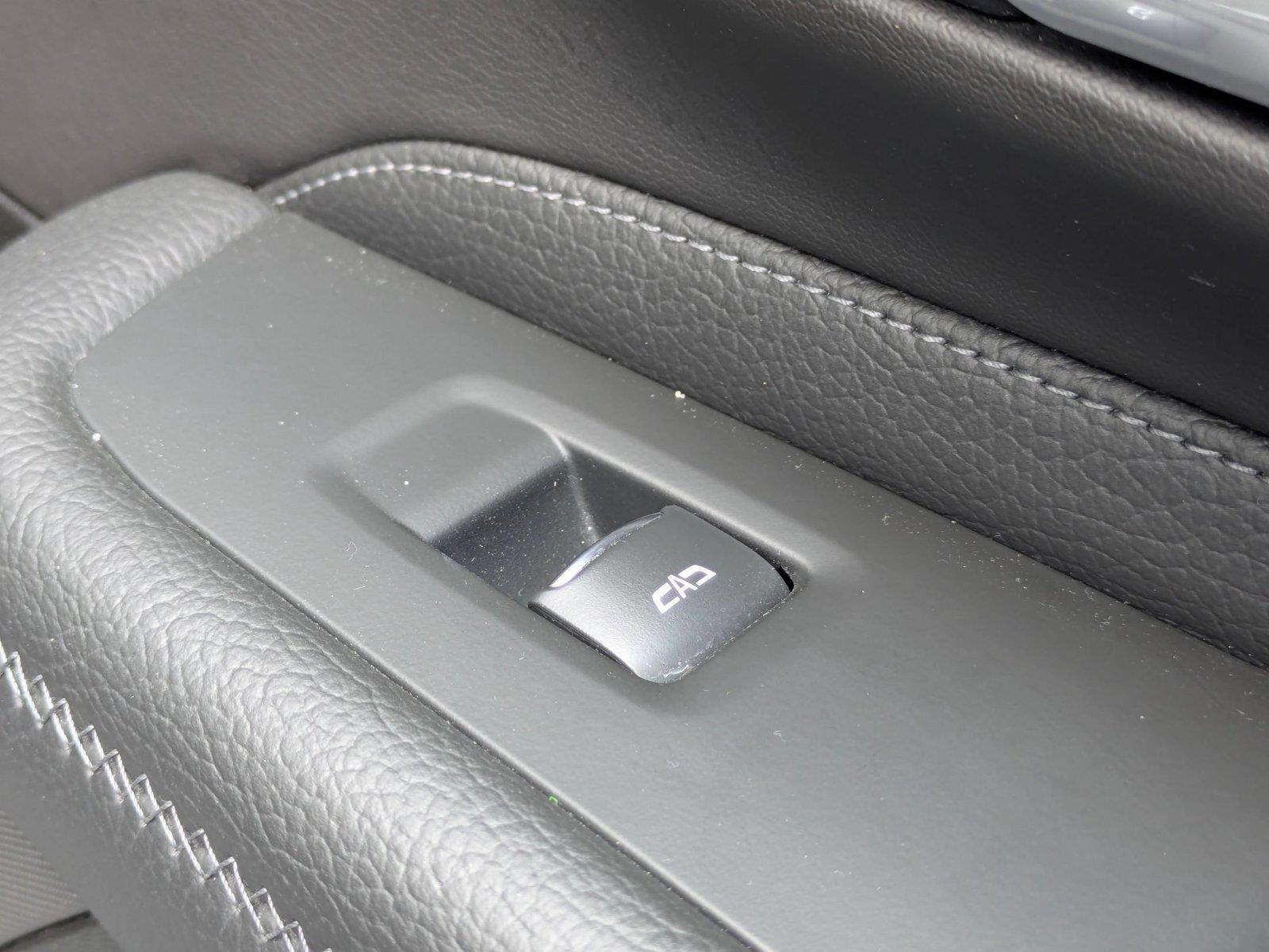 Used 2022 Onyx Black GMC Denali image 35