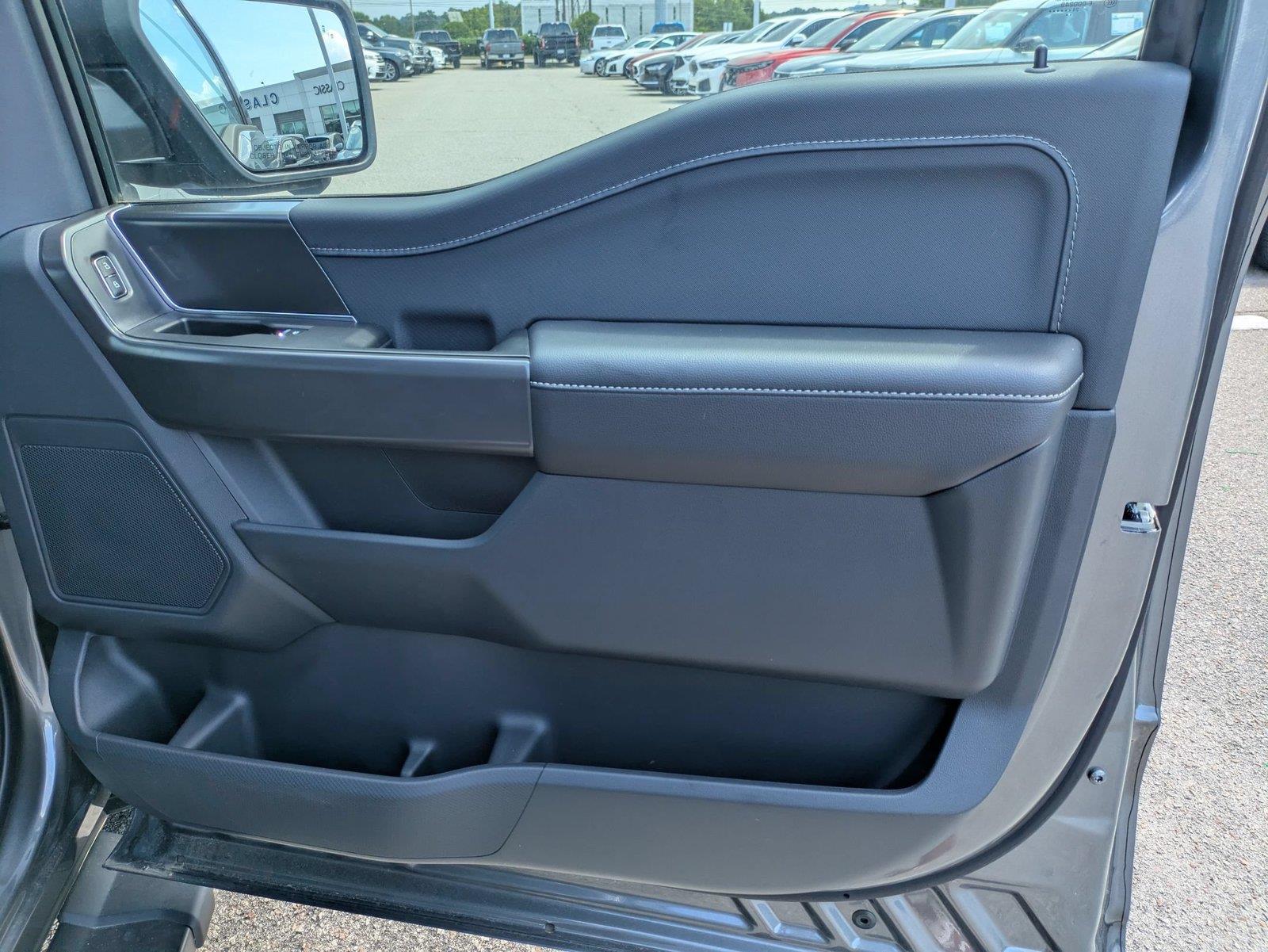 New 2024 Carbonized Gray Metallic Ford XLT image 30