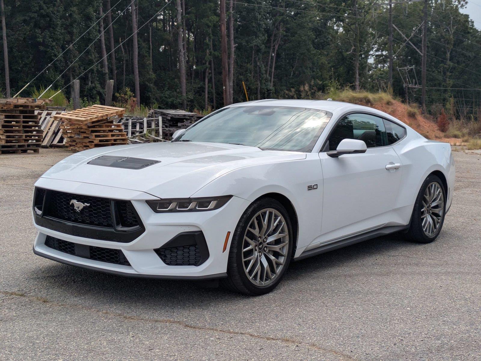Oxford White 2025 Ford Mustang Coupe Rear-Wheel Drive 6-Speed Manual