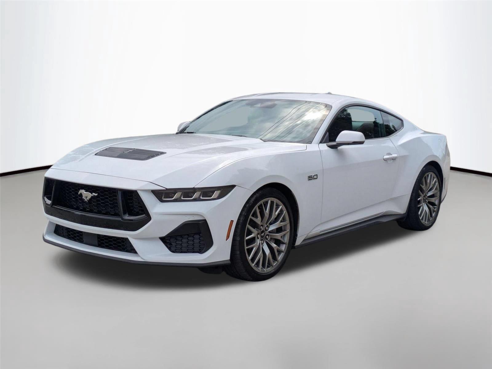 Oxford White 2025 Ford Mustang Coupe Rear-Wheel Drive 6-Speed Manual