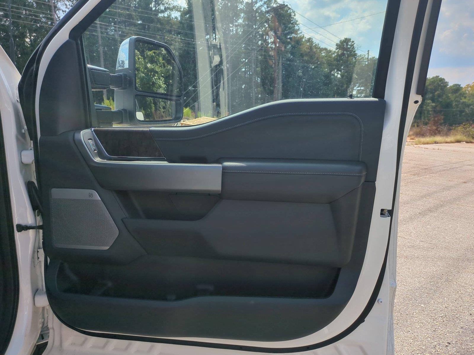 Used 2026 Oxford White Ford LARIAT image 31