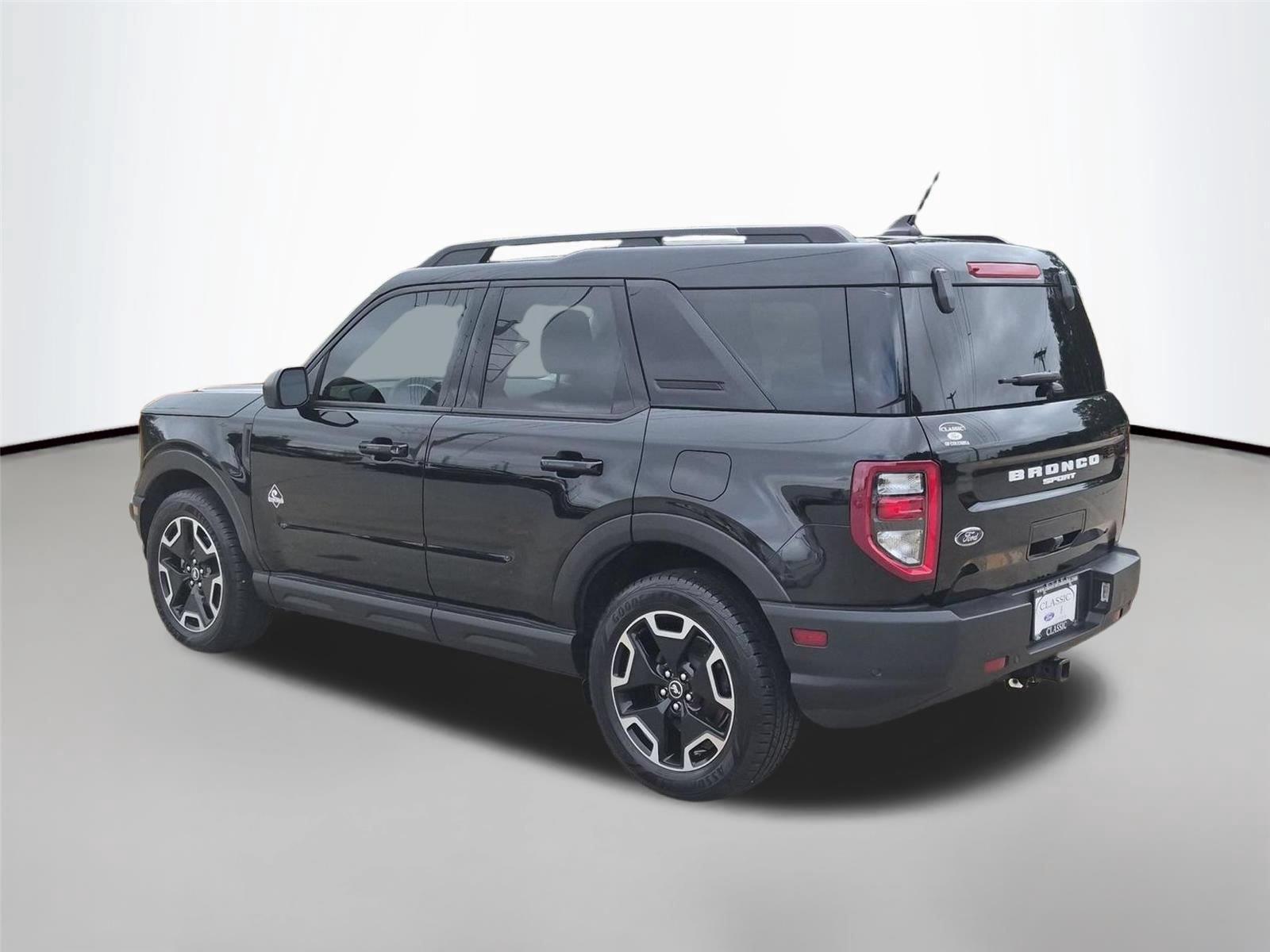 Used 2021 Shadow Black Ford Outer Banks image 3