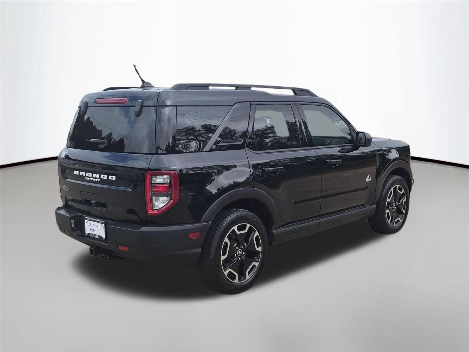 Used 2021 Shadow Black Ford Outer Banks image 5
