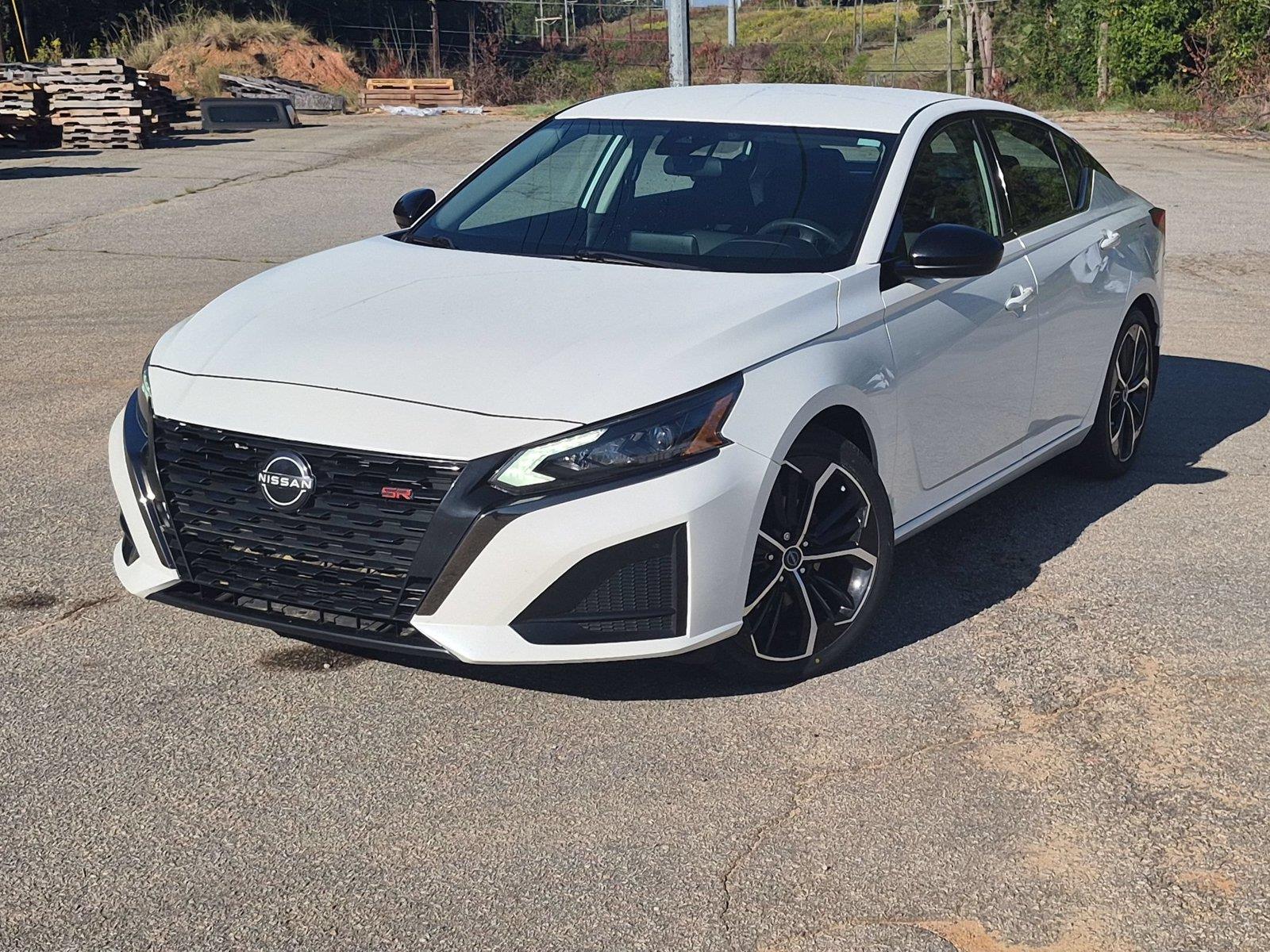 Pearl White Tricoat 2023 Nissan Altima Sedan Front-Wheel Drive Continuously Variable Transmission