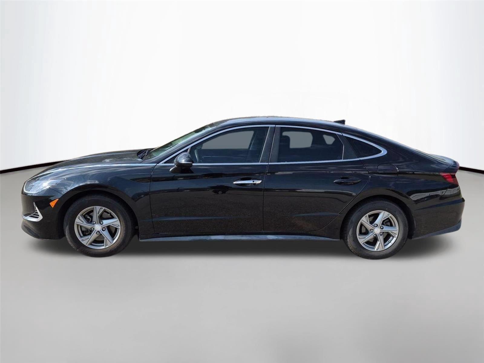 Used 2023 Nocturne Black Hyundai SE image 2