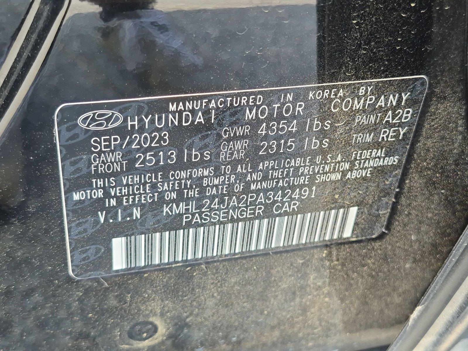 Used 2023 Nocturne Black Hyundai SE image 9
