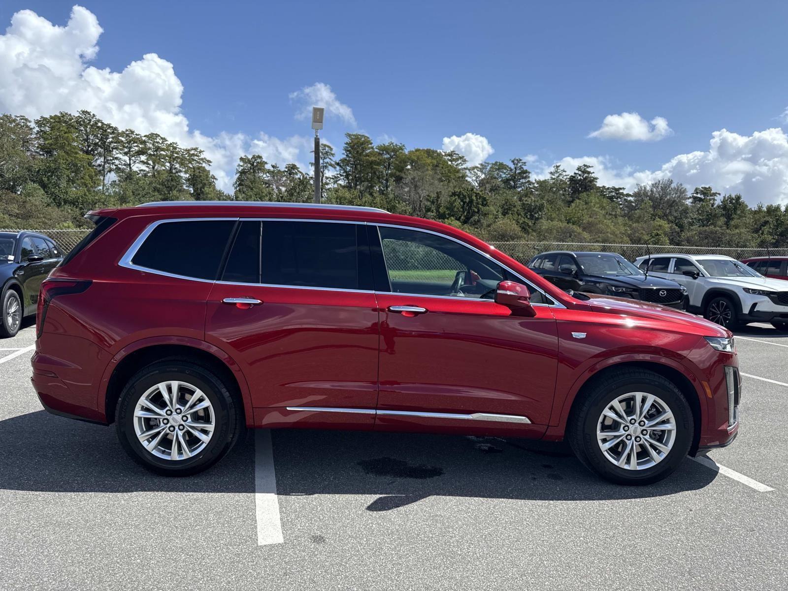 2021 Cadillac XT6 Luxury photo 2