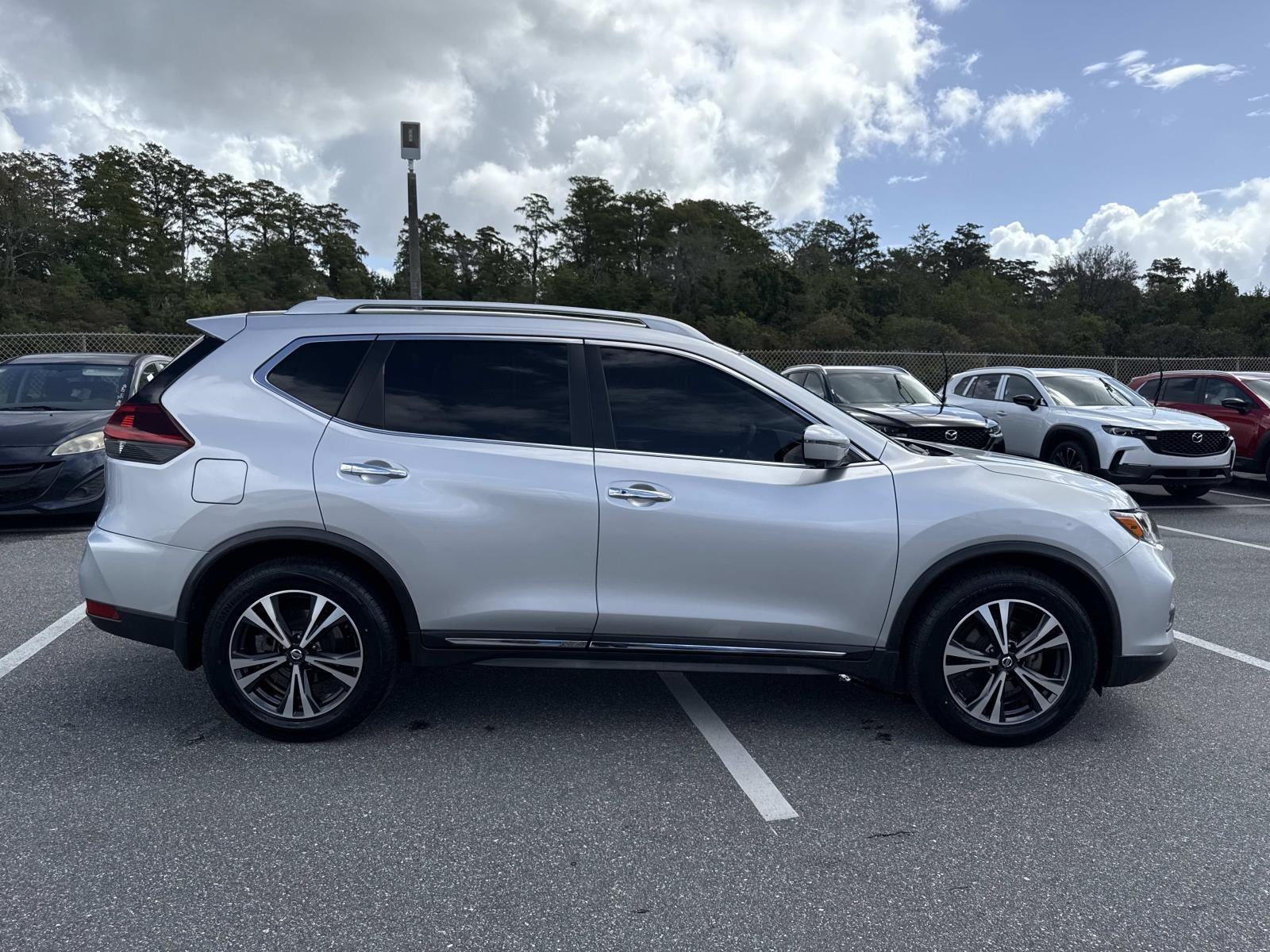 2018 Nissan Rogue SL photo 2