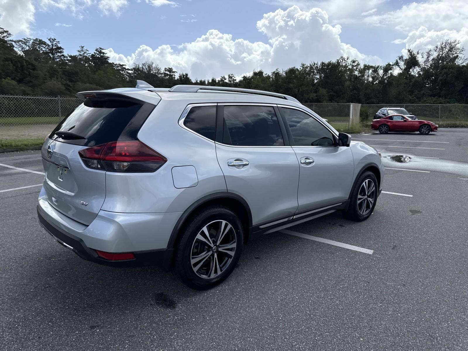 2018 Nissan Rogue SL photo 3