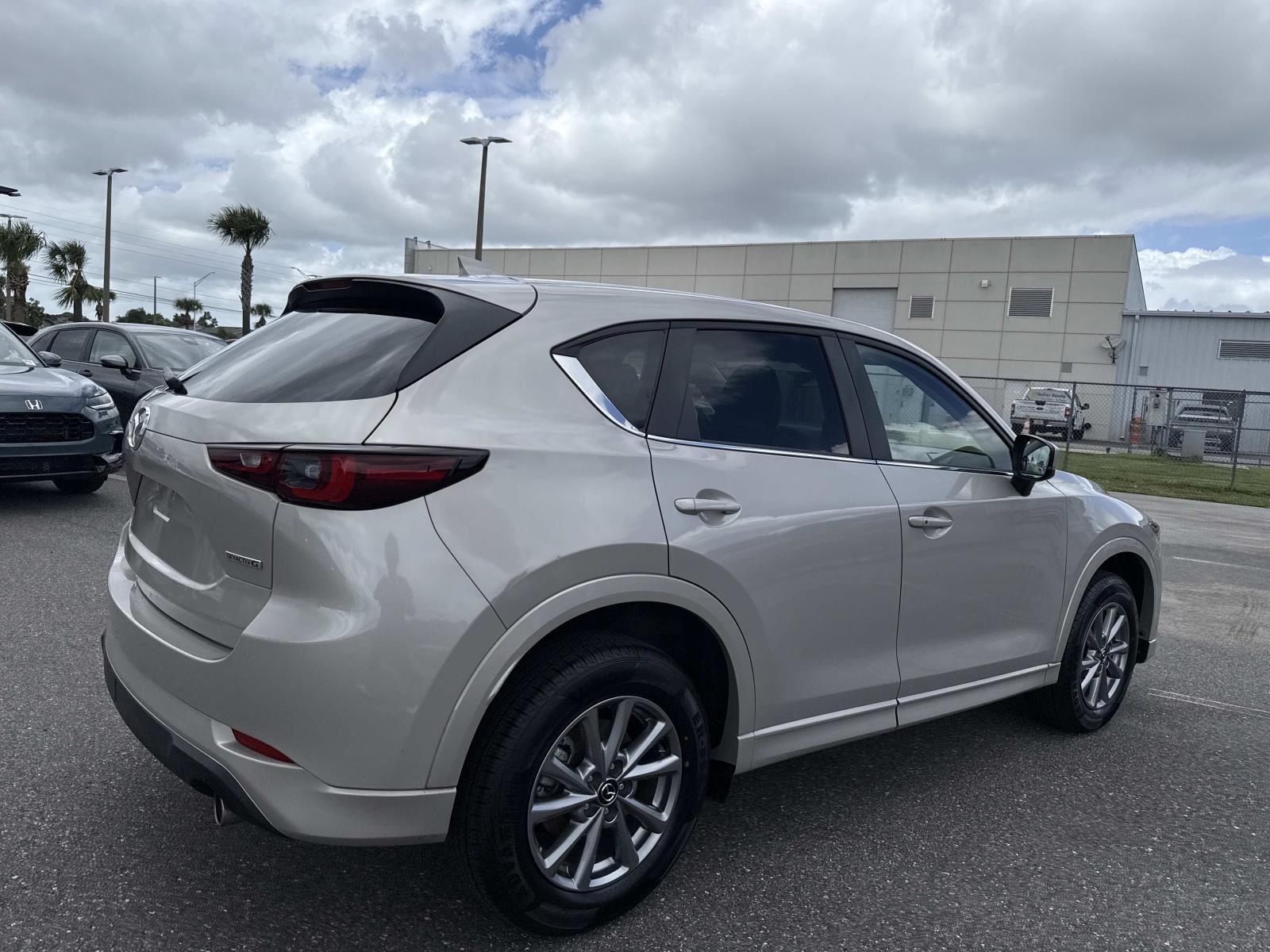 2024 Mazda CX-5 2.5 Select photo 3