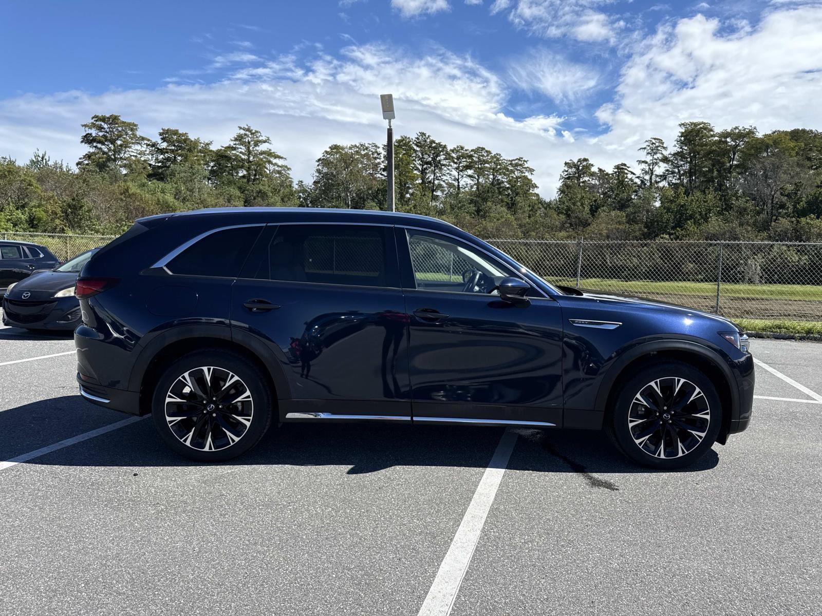 2024 Mazda CX-90 Premium Plus photo 2