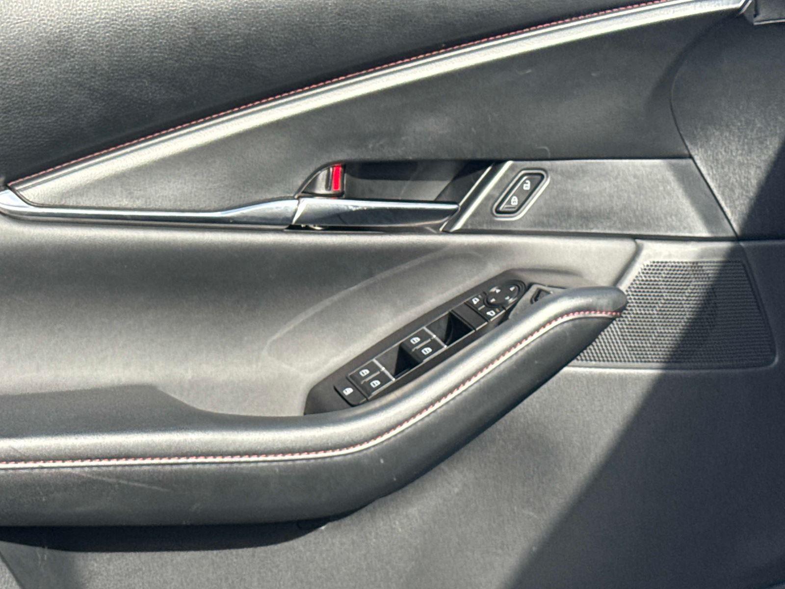 2025 MAZDA CX-30 Carbon