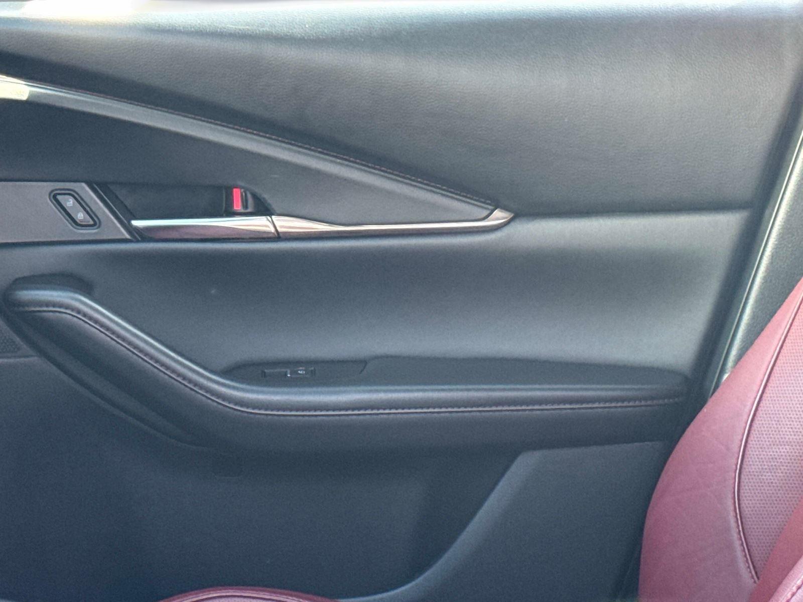 2025 MAZDA CX-30 Carbon