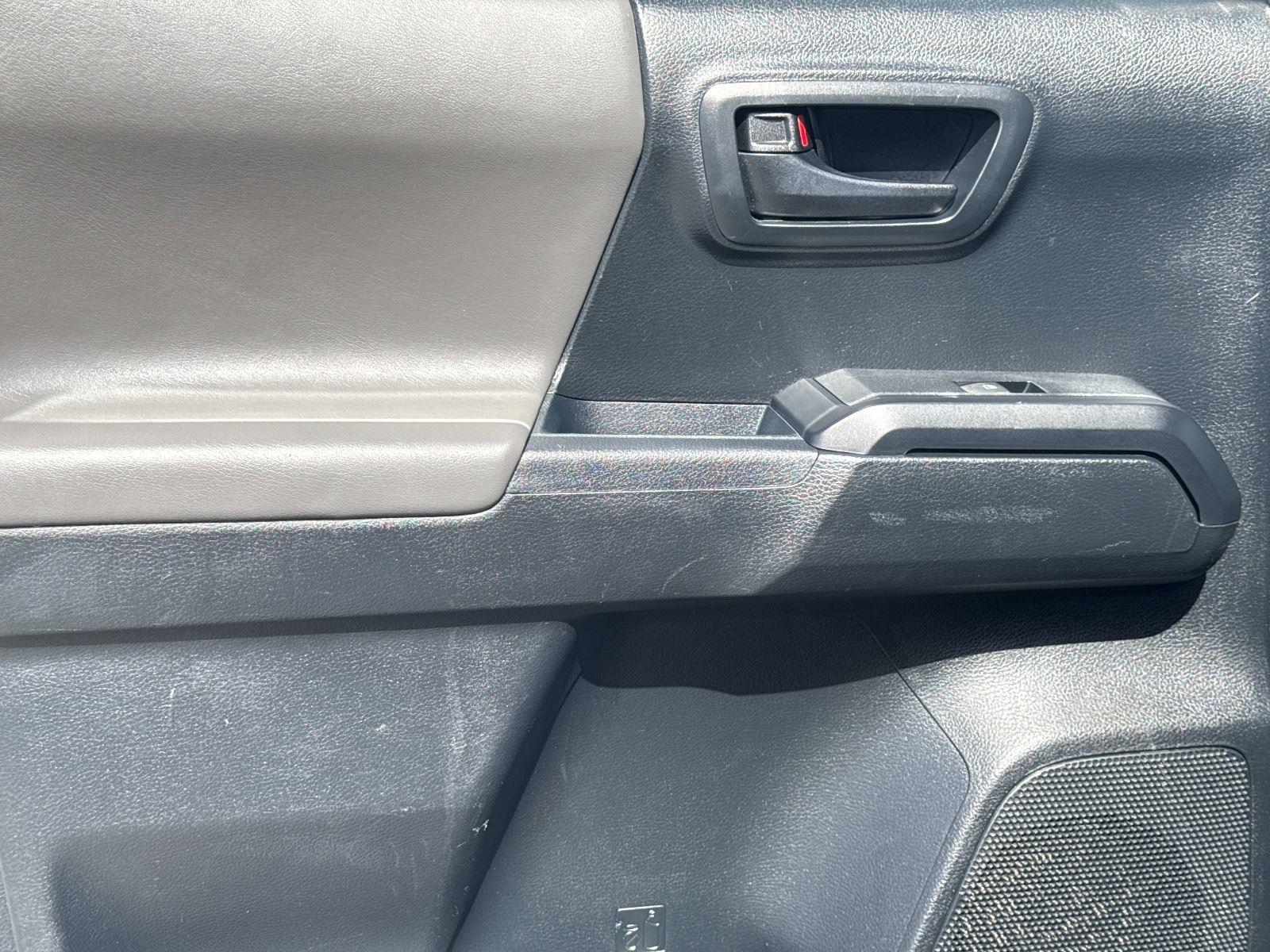 2016 Toyota Tacoma SR