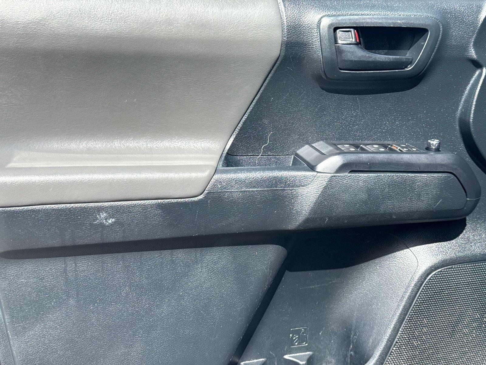 2016 Toyota Tacoma SR