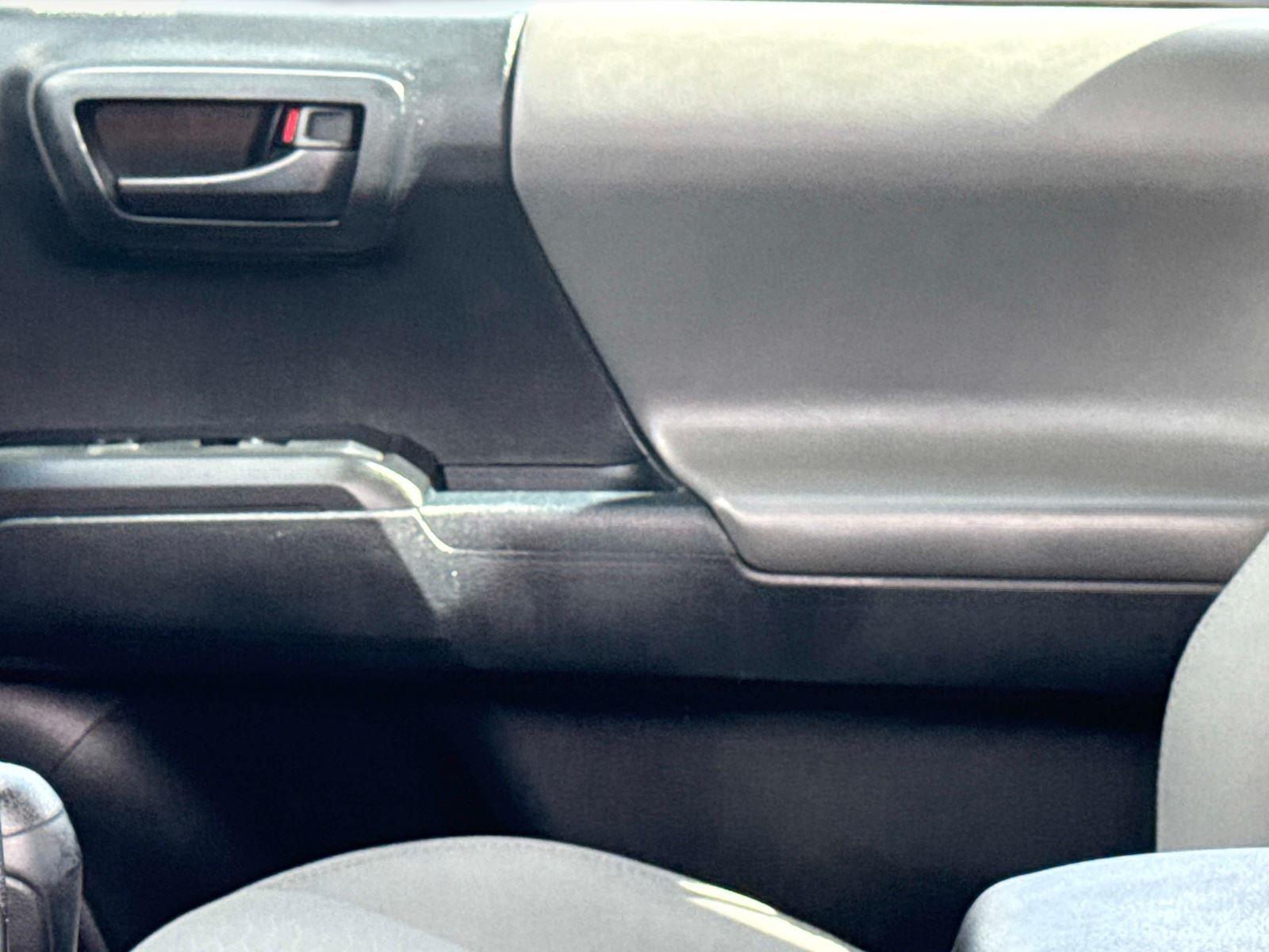 2016 Toyota Tacoma SR