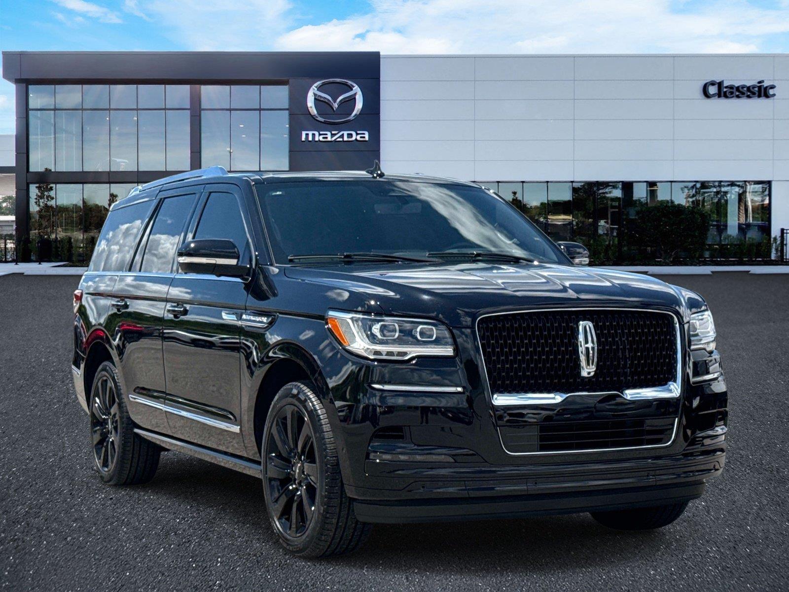 Infinite Black Metallic Clearcoat 2024 Lincoln Navigator SUV / Crossover Four-Wheel Drive Automatic