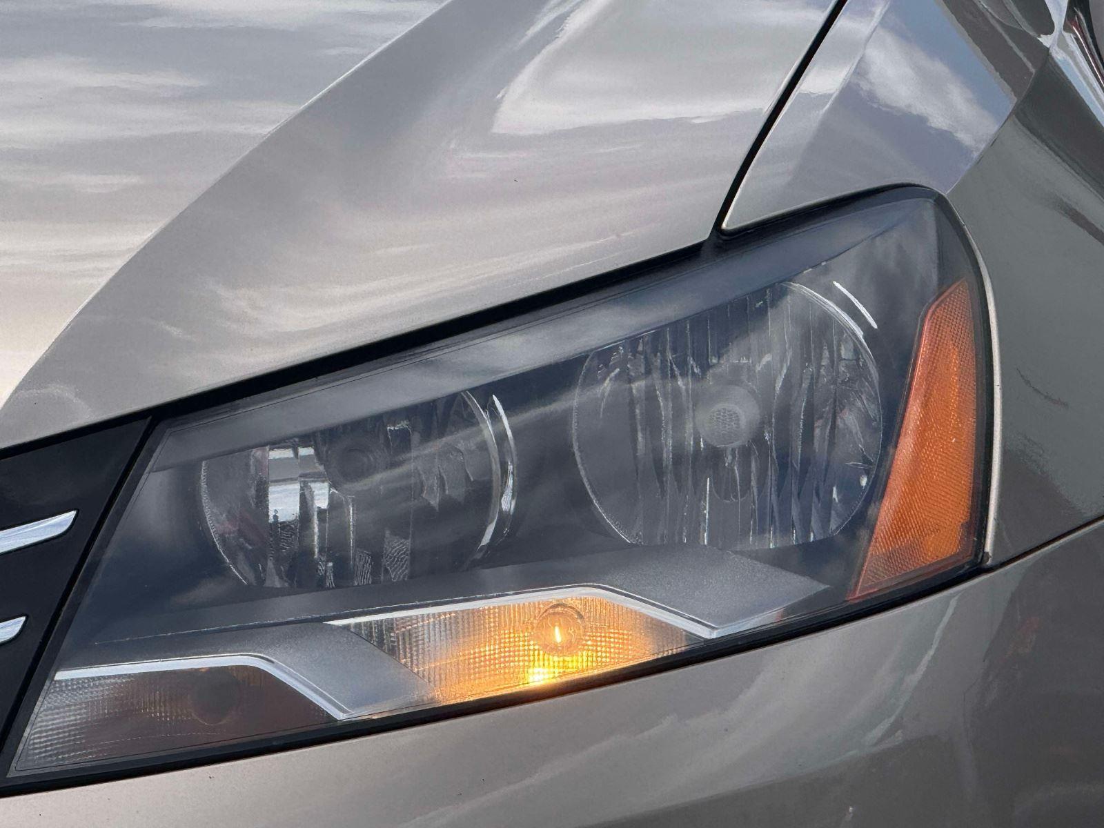 2015 Volkswagen Passat 1.8T SE