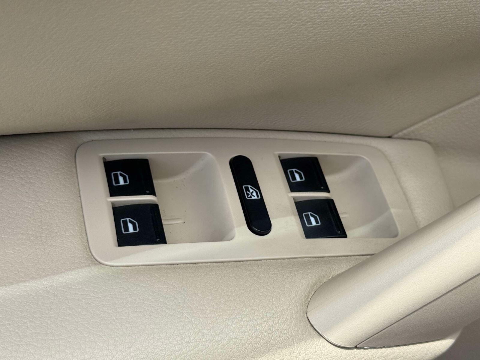 2015 Volkswagen Passat 1.8T SE