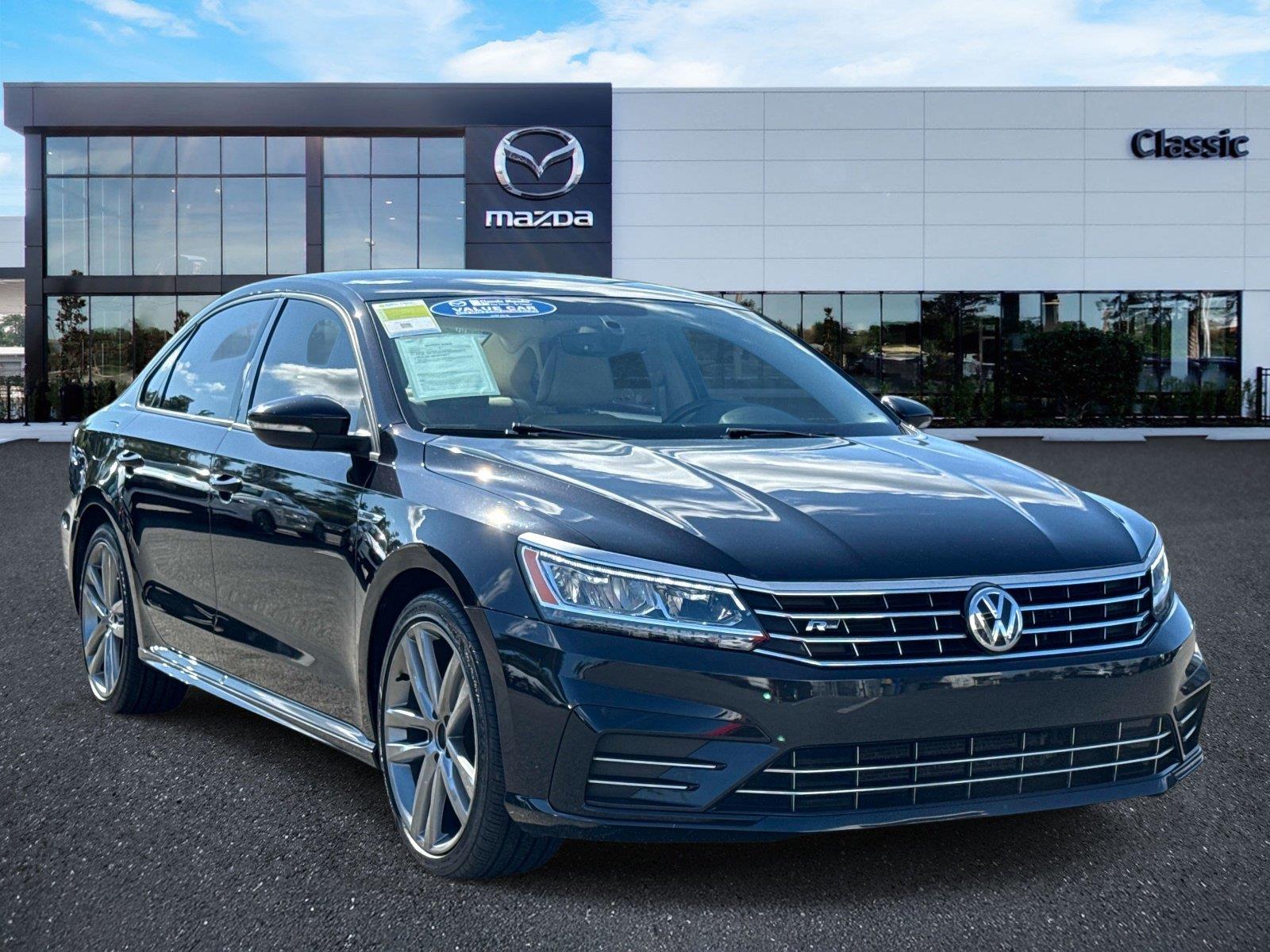 Deep Black Pearl Metallic 2018 Volkswagen Passat Sedan Front-Wheel Drive Automatic