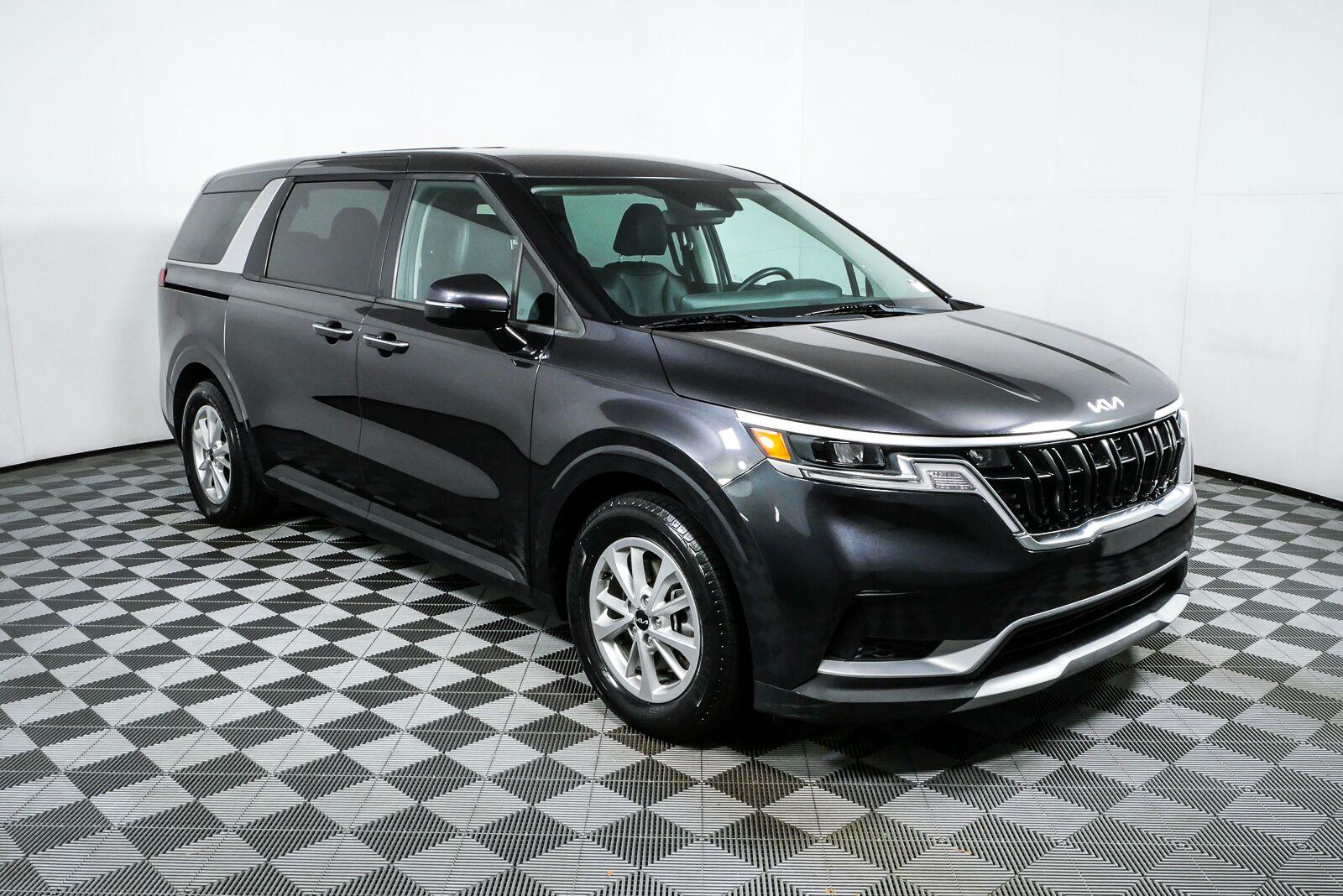 2022 Kia Carnival Panthera Metal Minivan Tracción delantera 8 velocidades Automática