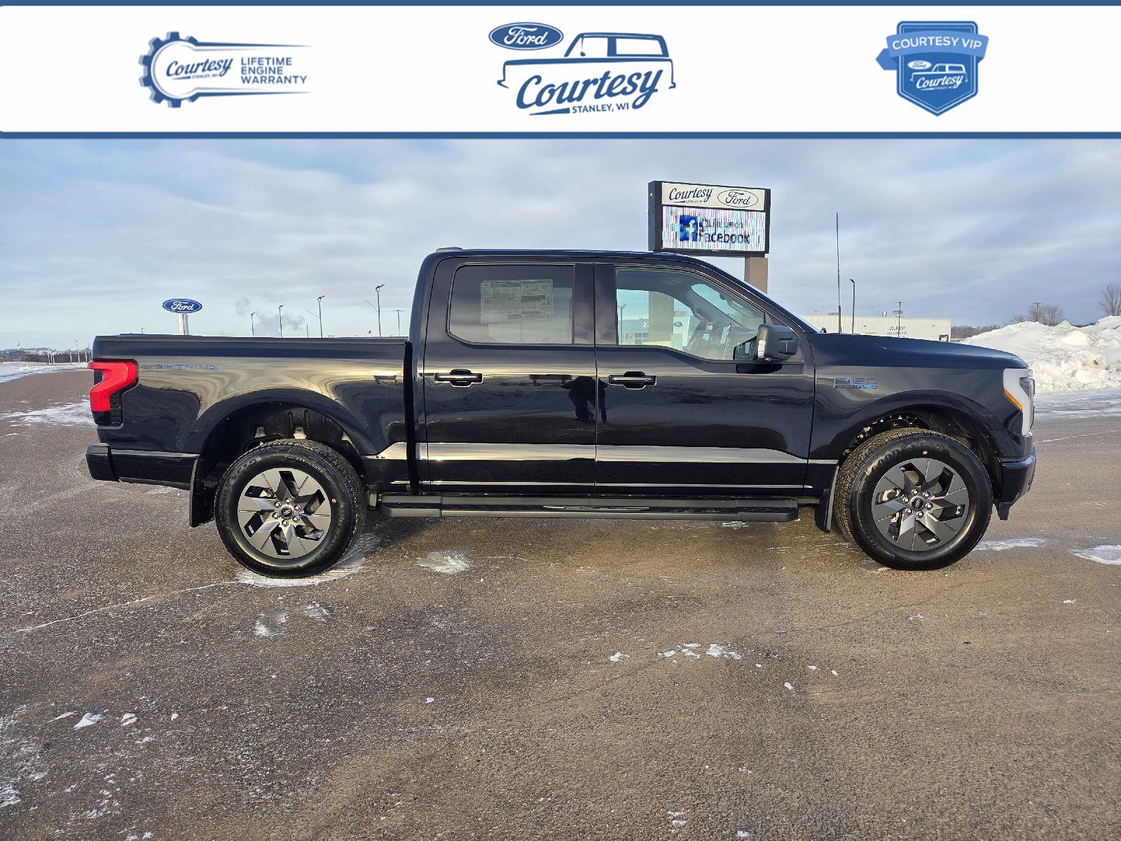 Agate Black Metallic 2025 Ford F-150 Lightning Flash SuperCrew AWD Pickup Truck All-Wheel Drive Automatic