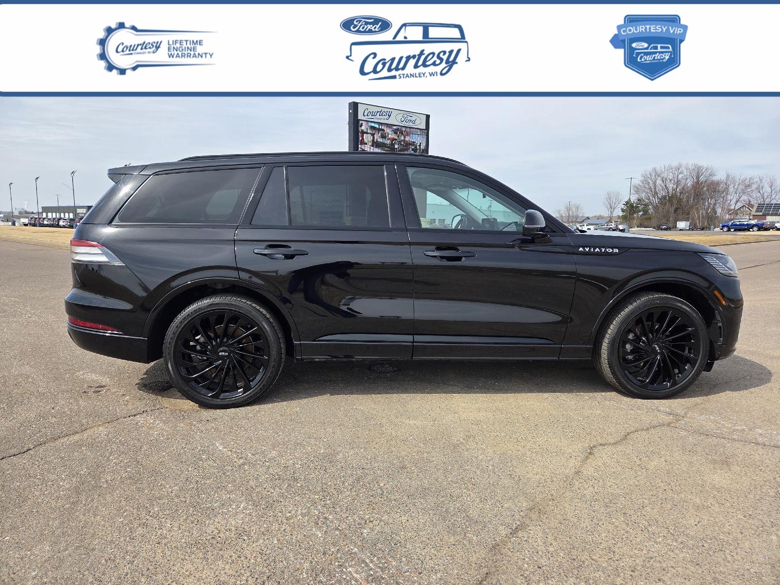 Infinite Black Metallic Clearcoat 2025 Lincoln Aviator SUV / Crossover All-Wheel Drive Automatic