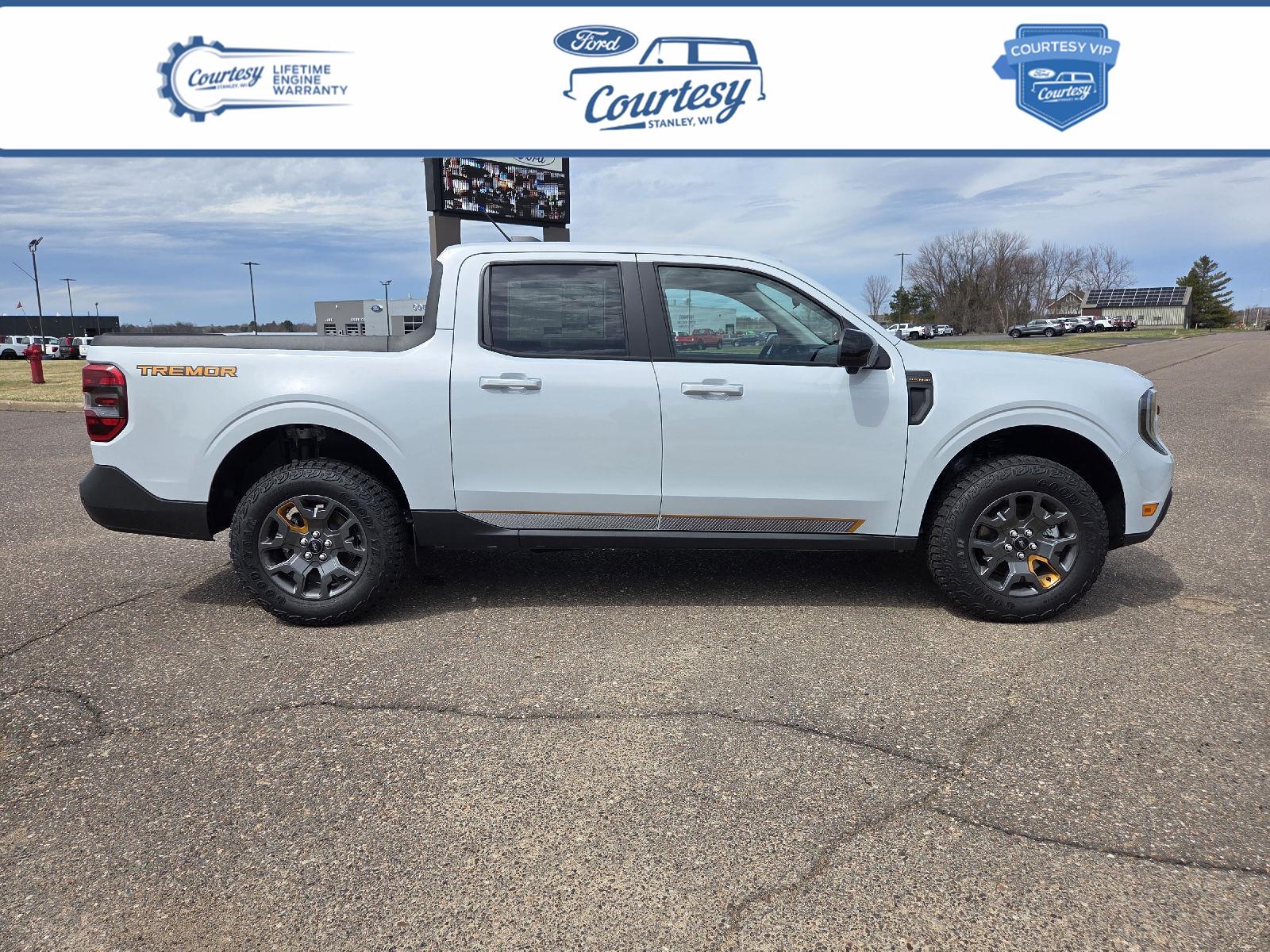 Space White Metallic 2026 Ford Maverick Tremor SuperCrew AWD Pickup Truck All-Wheel Drive 8-Speed Automatic