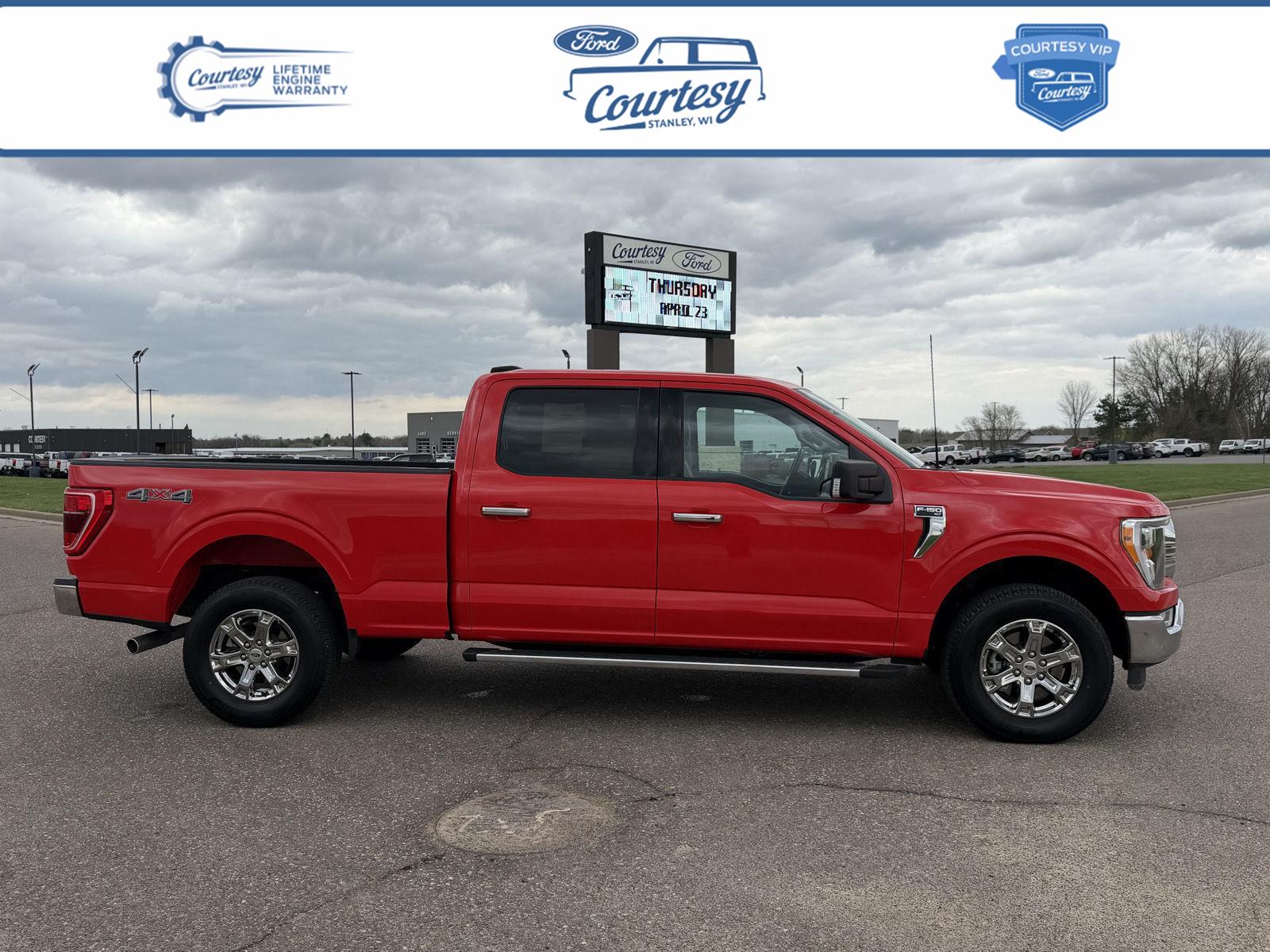 Race Red 2022 Ford F-150 XLT SuperCrew 4WD Pickup Truck Four-Wheel Drive Automatic