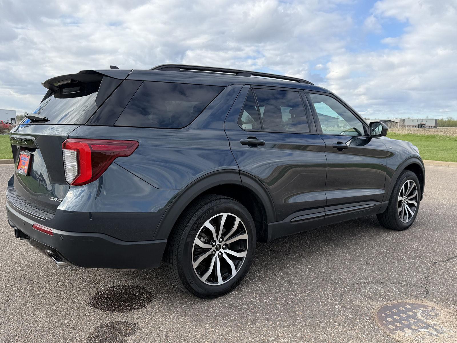 View vehicle photo 2