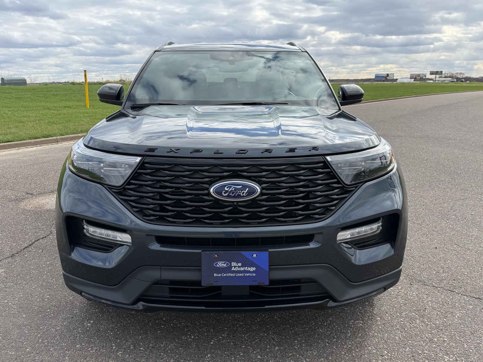 View vehicle photo 4