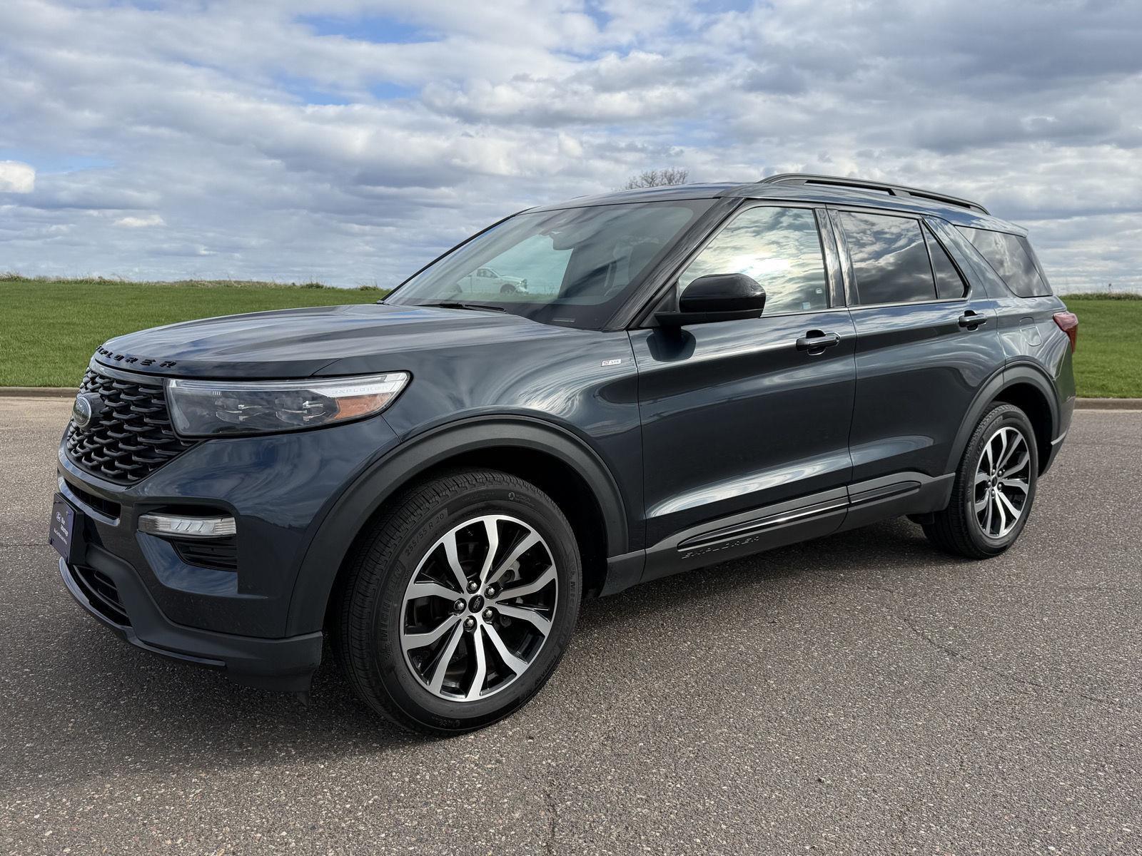 View vehicle photo 5
