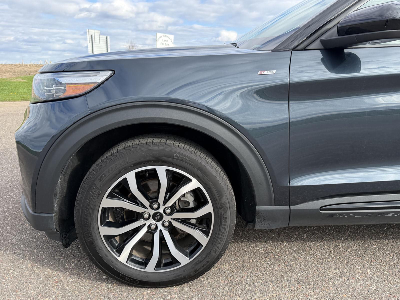 View vehicle photo 6