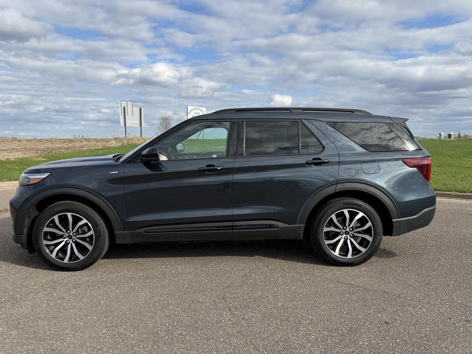 View vehicle photo 7