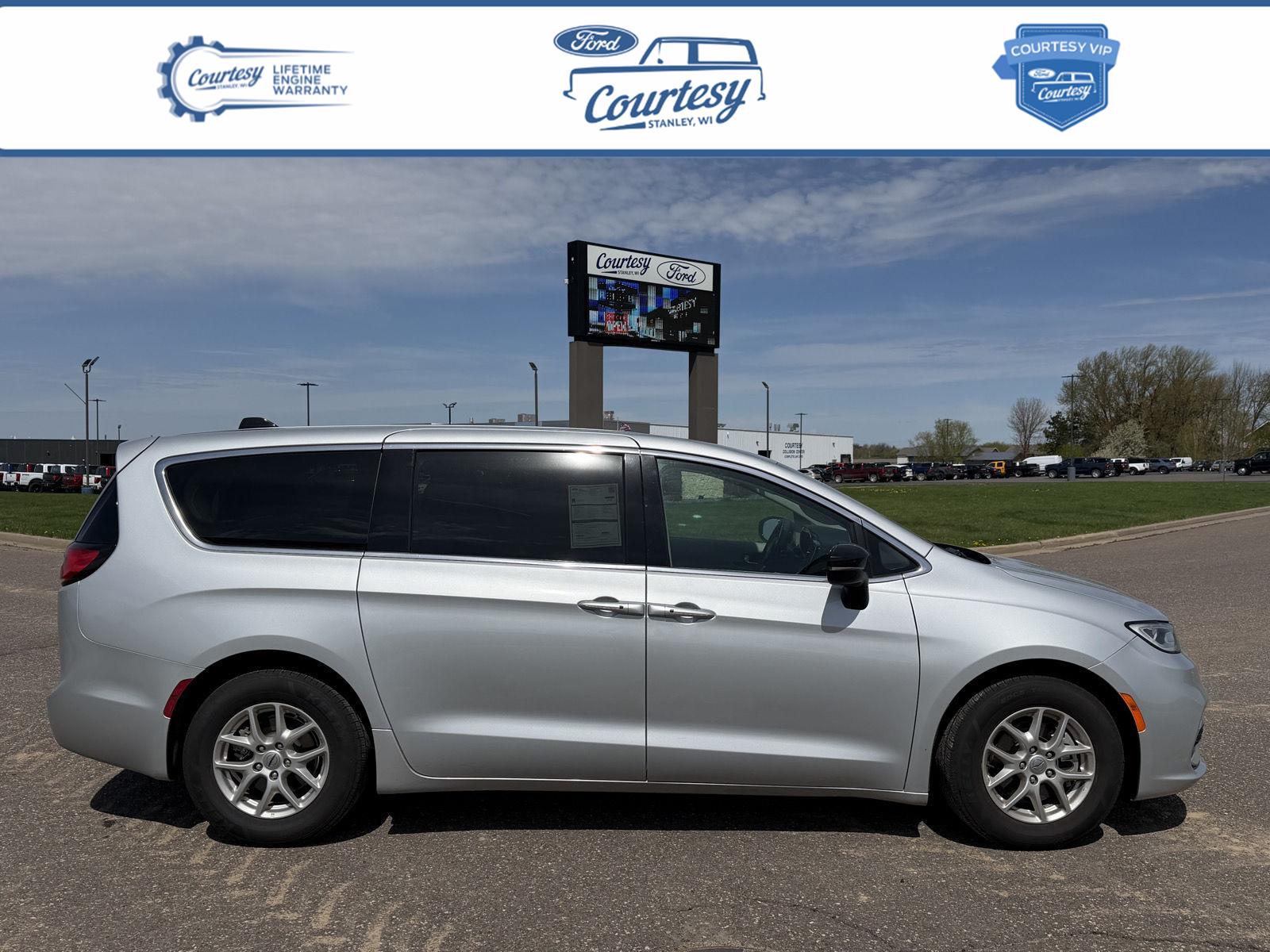 2024 Chrysler Pacifica Touring L FWD