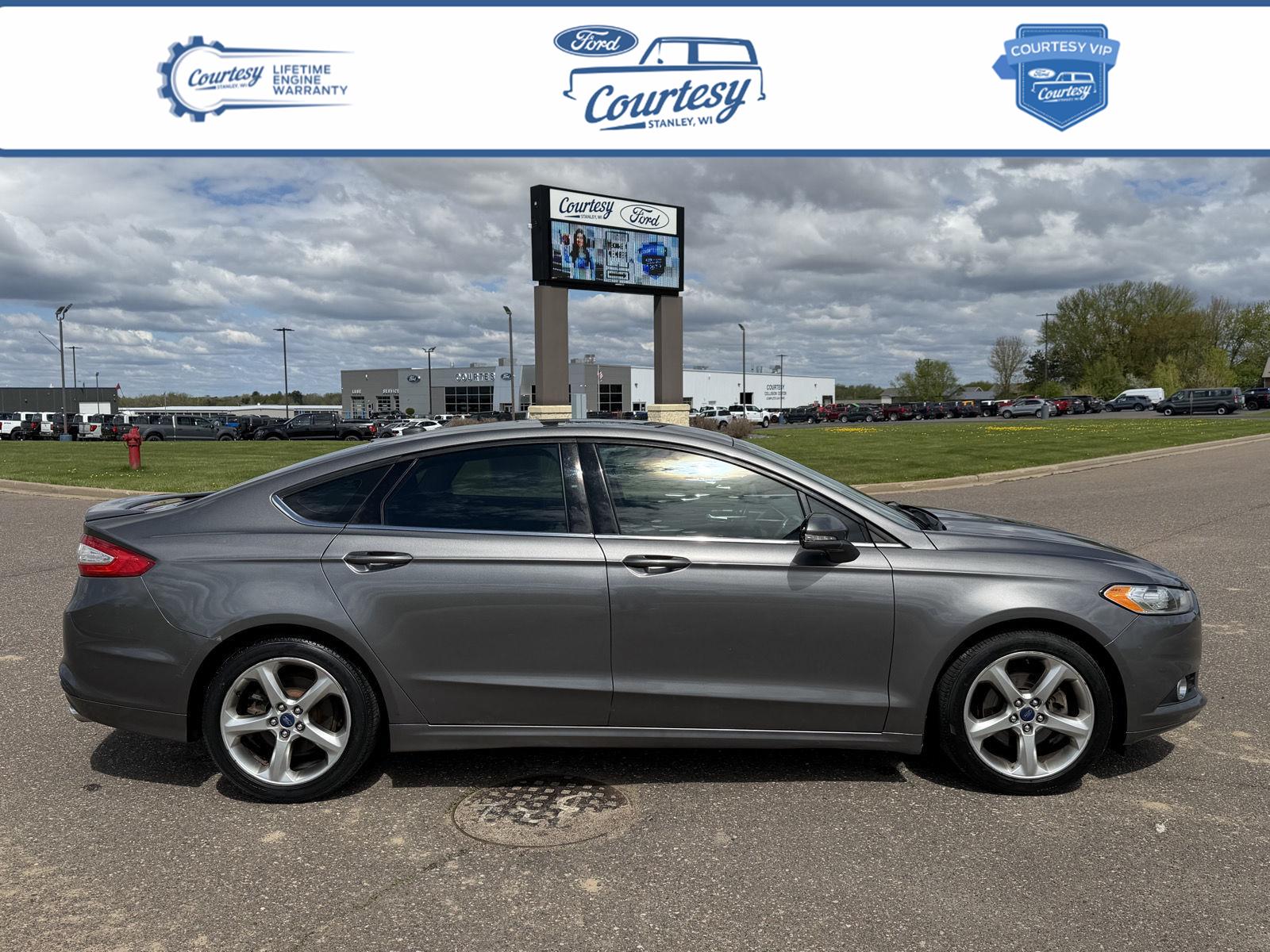 Gray 2013 Ford Fusion SE Sedan Front-Wheel Drive 6-Speed Automatic