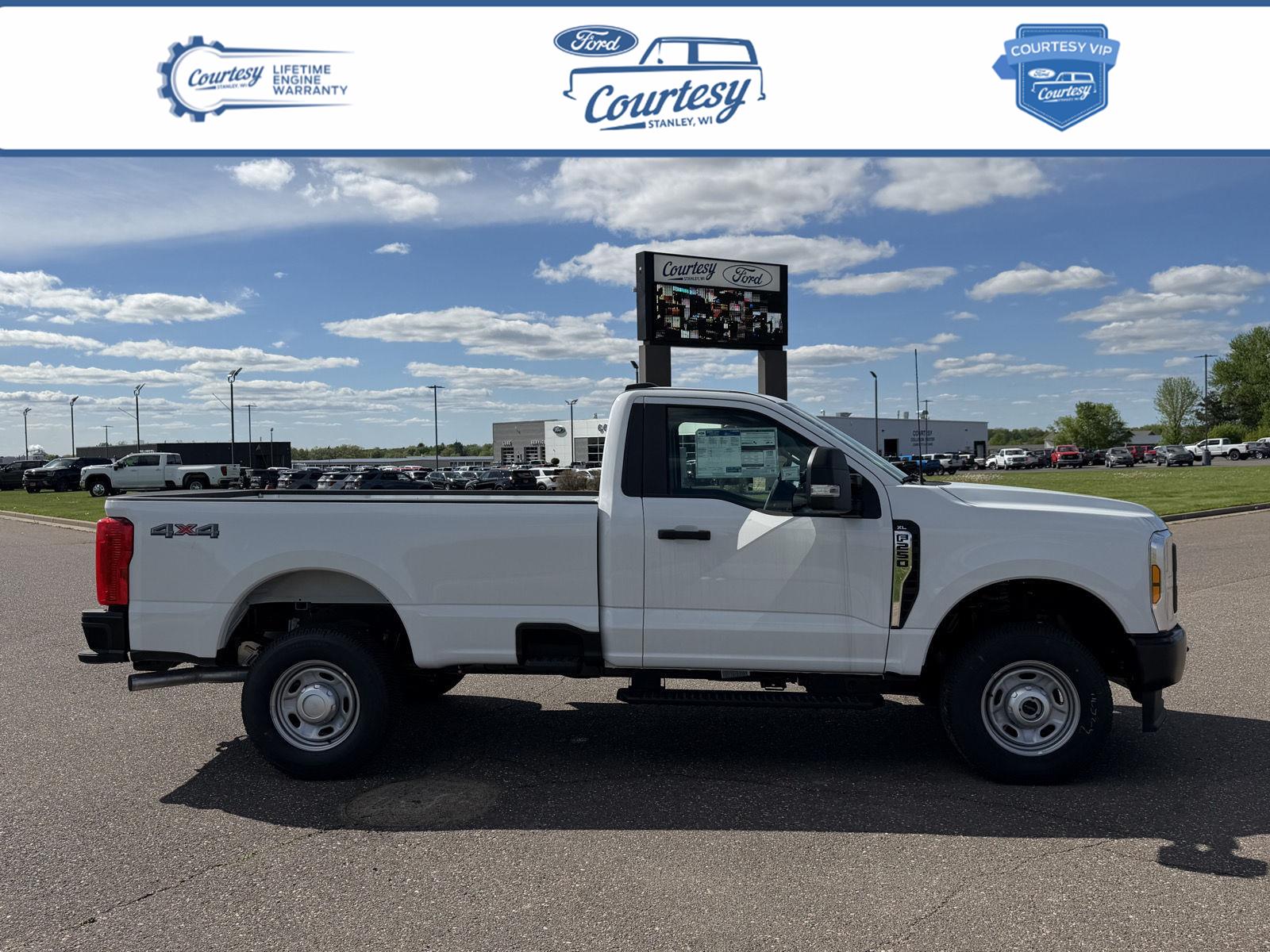 Oxford White 2026 Ford F-250 Super Duty Pickup Truck Four-Wheel Drive Automatic