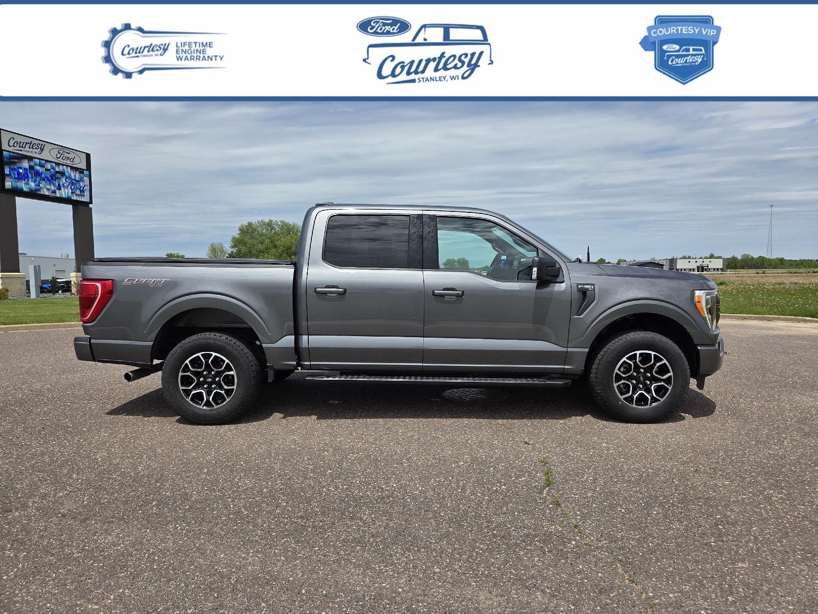  2023 Ford F-150 XLT SuperCrew 4WD   