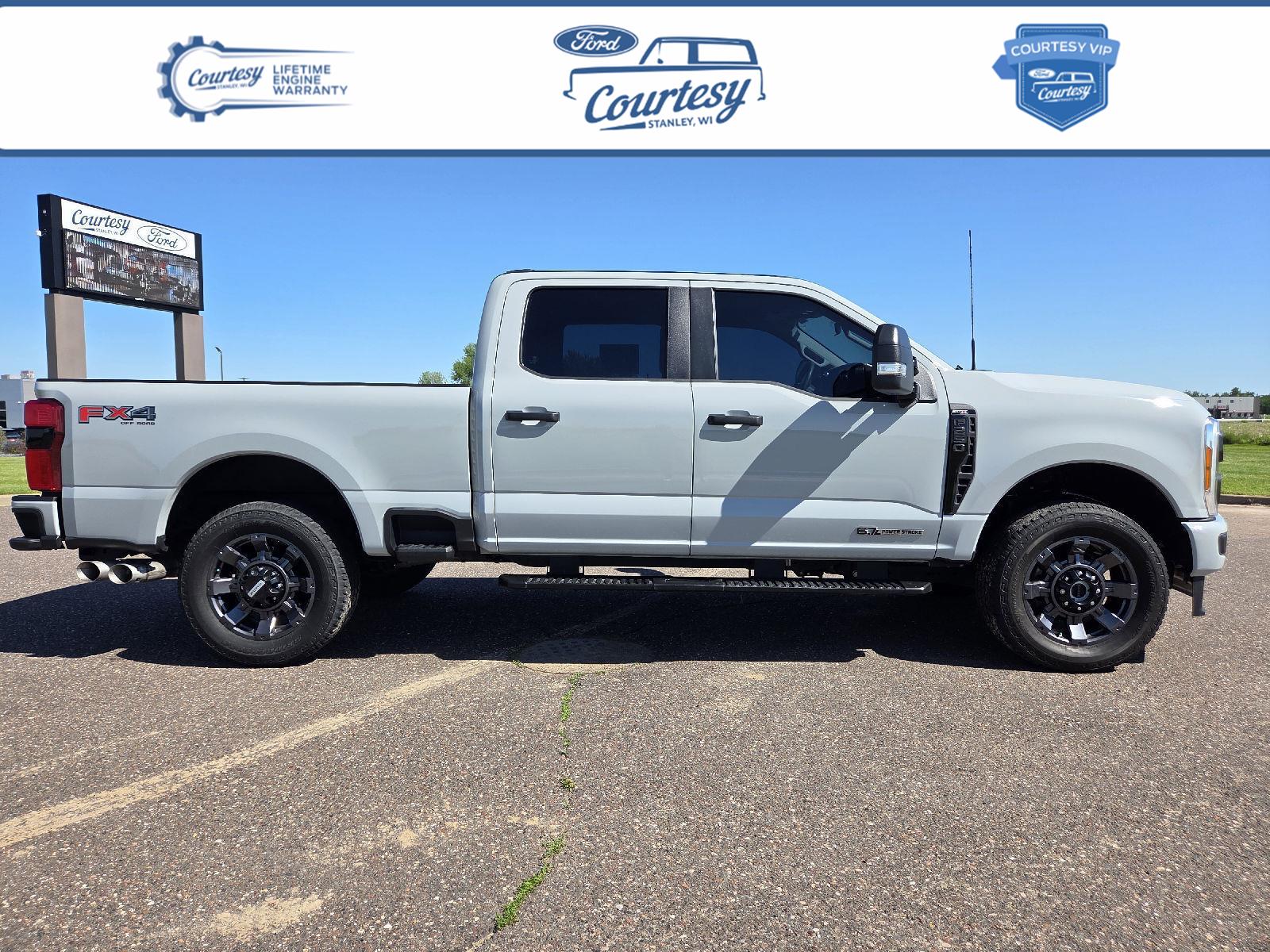 2025 Ford F-250 Super Duty XL Crew Cab 4WD