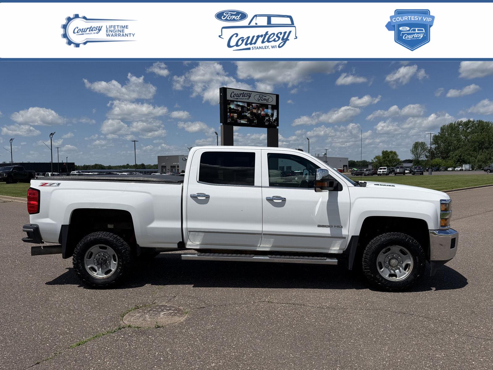 Summit White 2016 Chevrolet Silverado 3500HD Pickup Truck Four-Wheel Drive 6-Speed Automatic