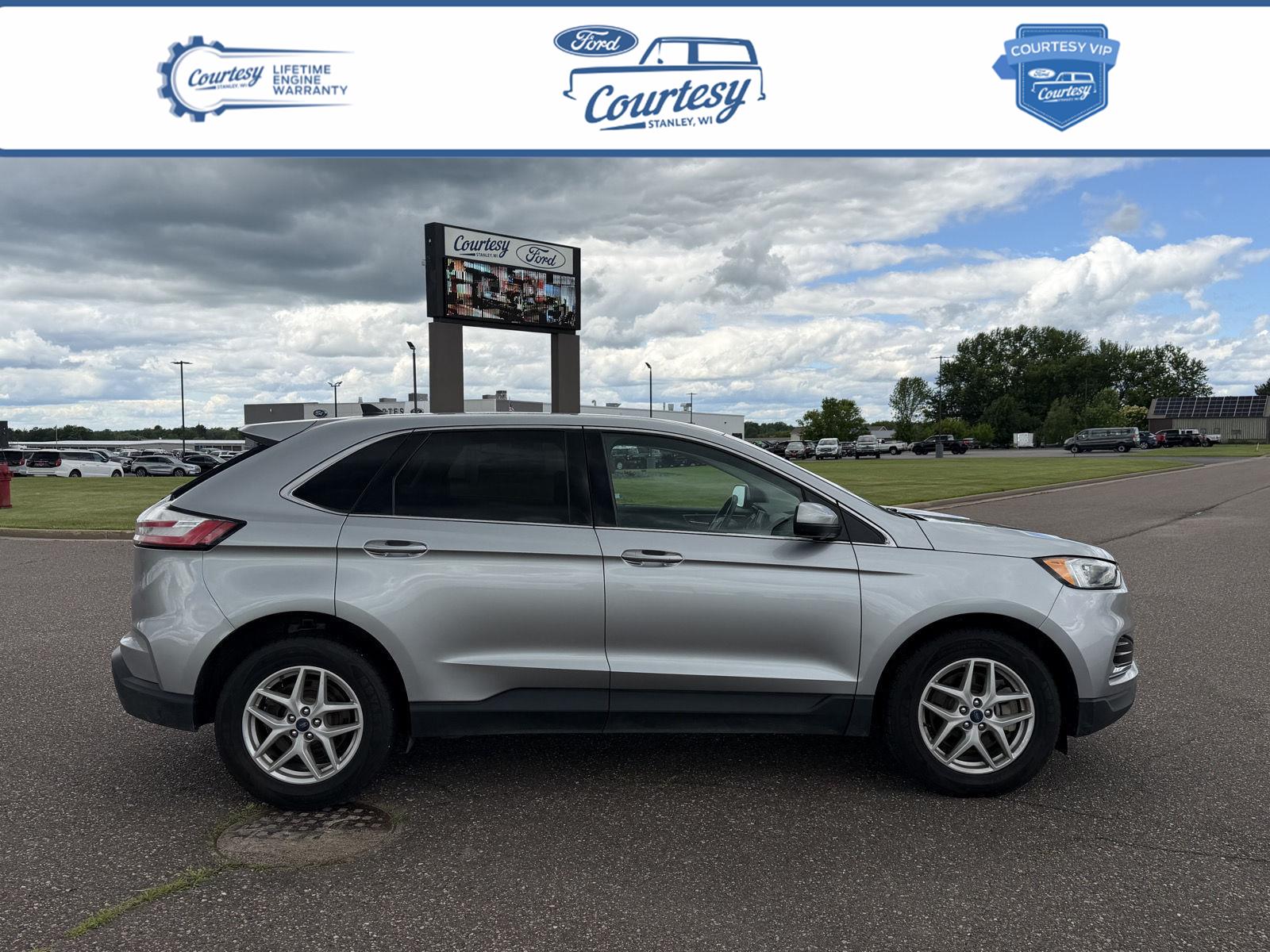 Iconic Silver Metallic 2022 Ford Edge SUV / Crossover All-Wheel Drive 8-Speed Automatic