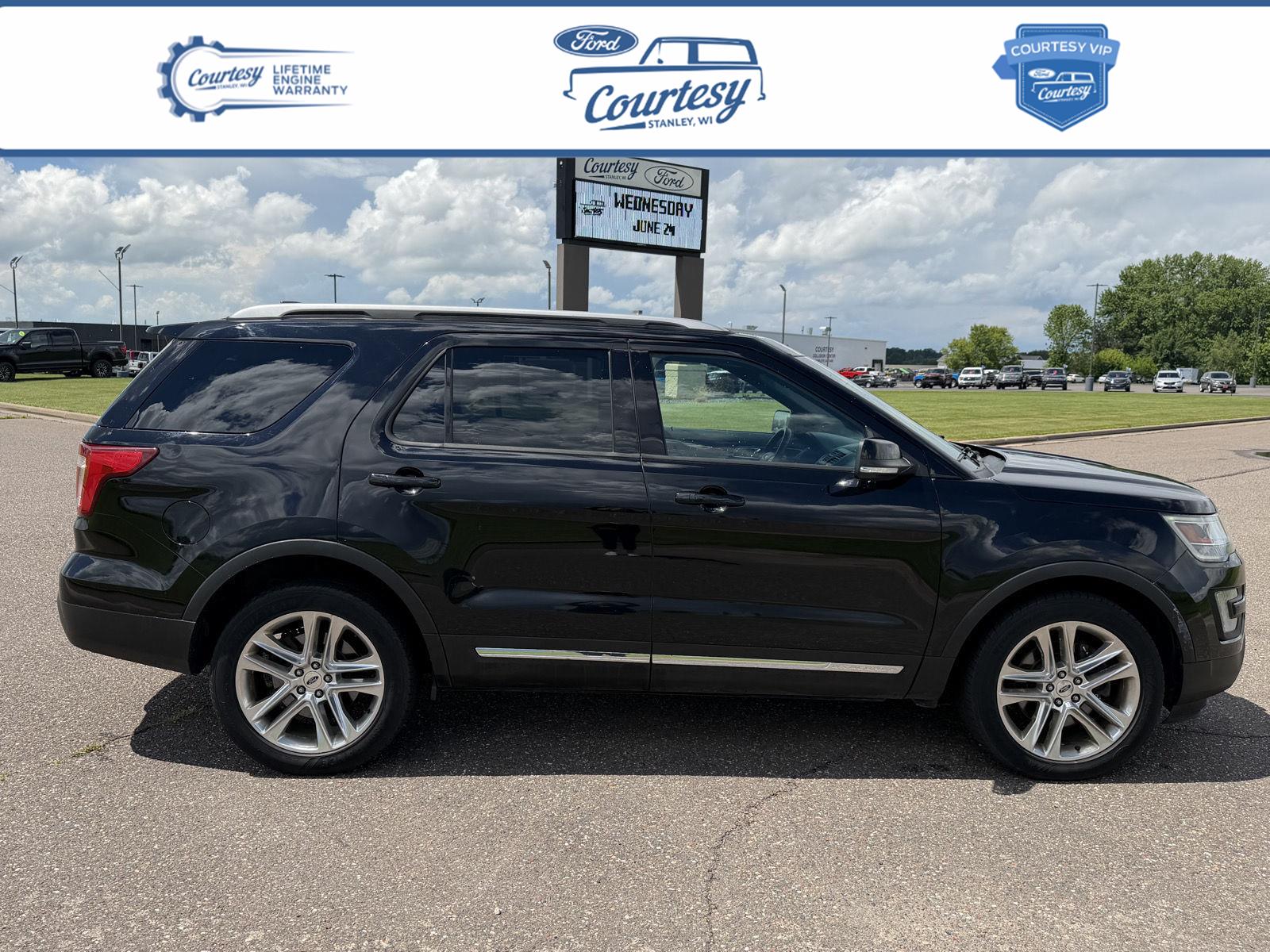  2017 Ford Explorer XLT AWD   