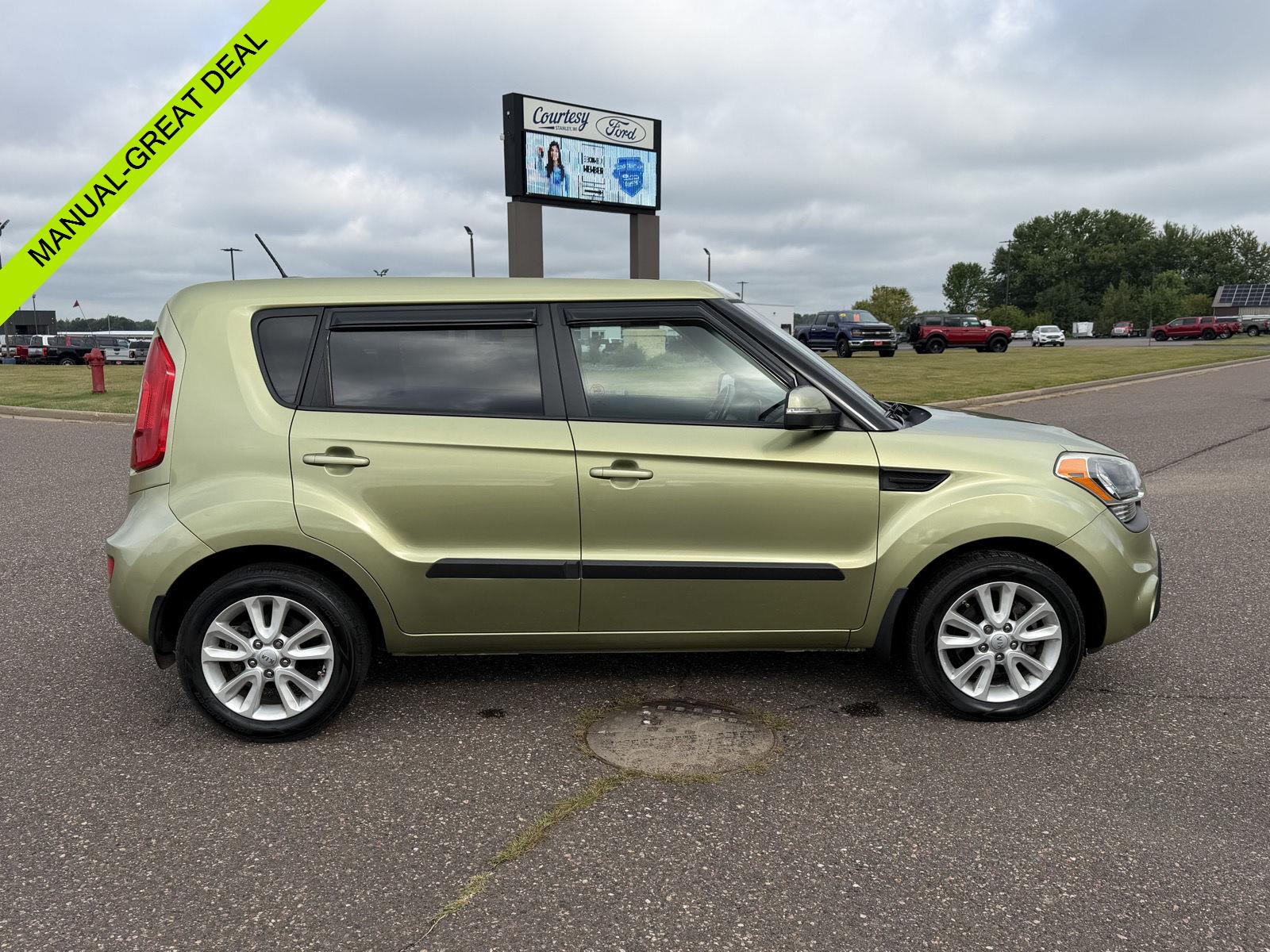 Alien Pearl Metallic 2013 Kia Soul Wagon Front-Wheel Drive Manual